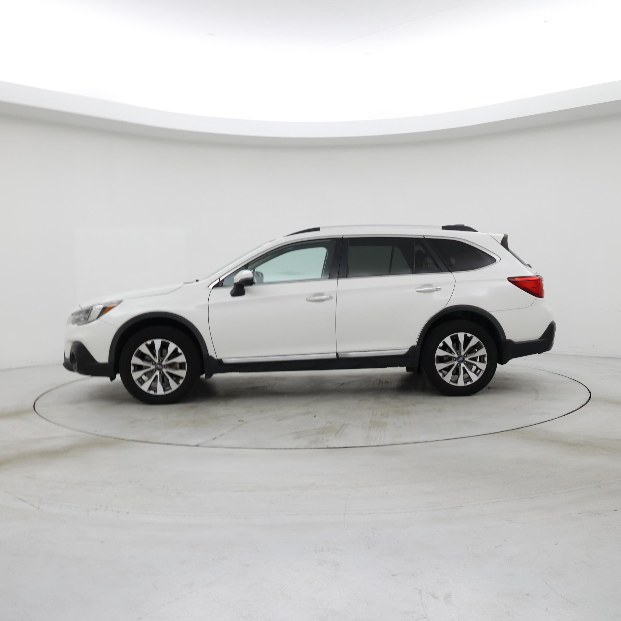 Thumbnail: 2018 Subaru Outback - 3