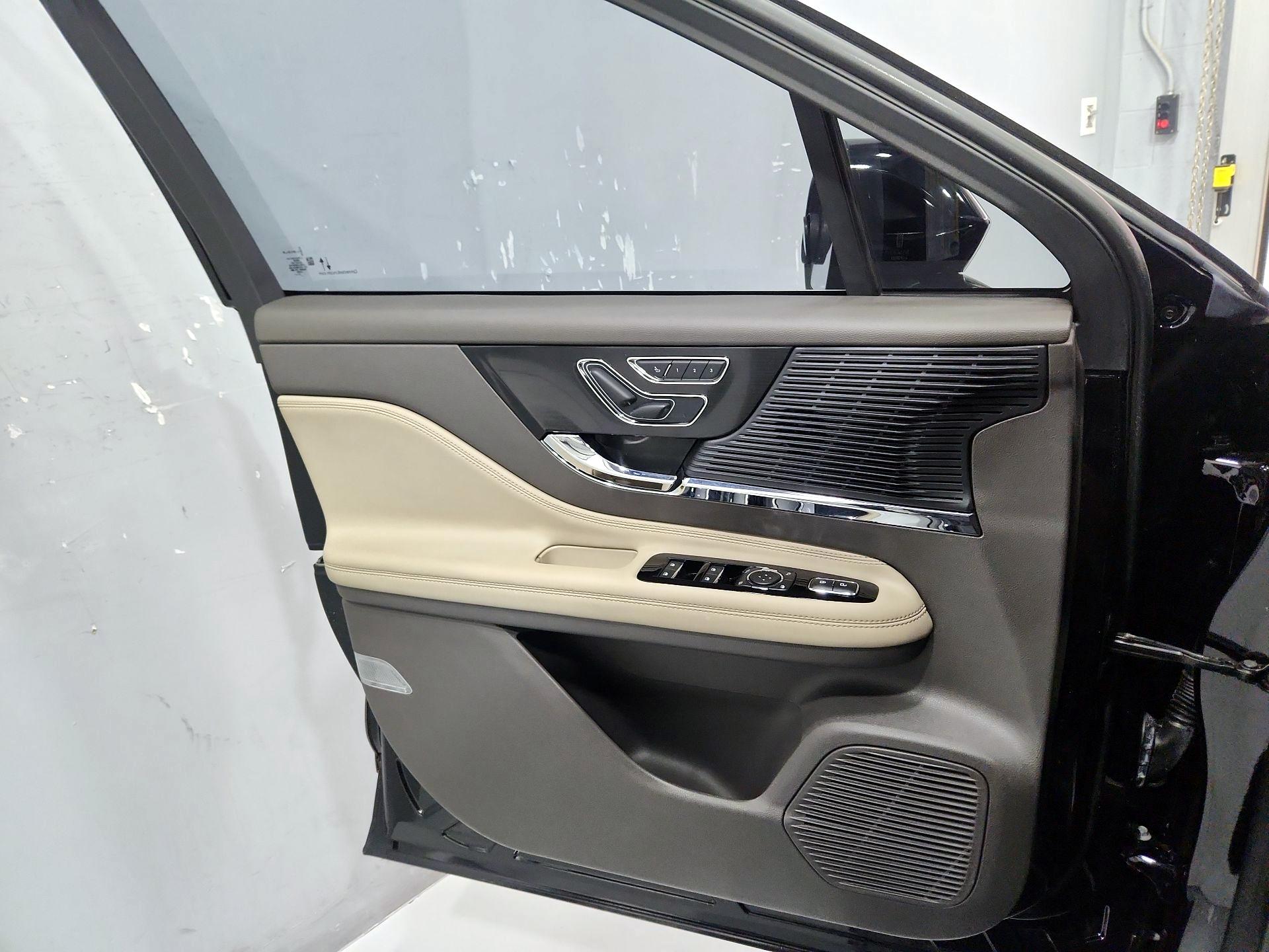 Thumbnail: 2022 Lincoln Corsair - 12