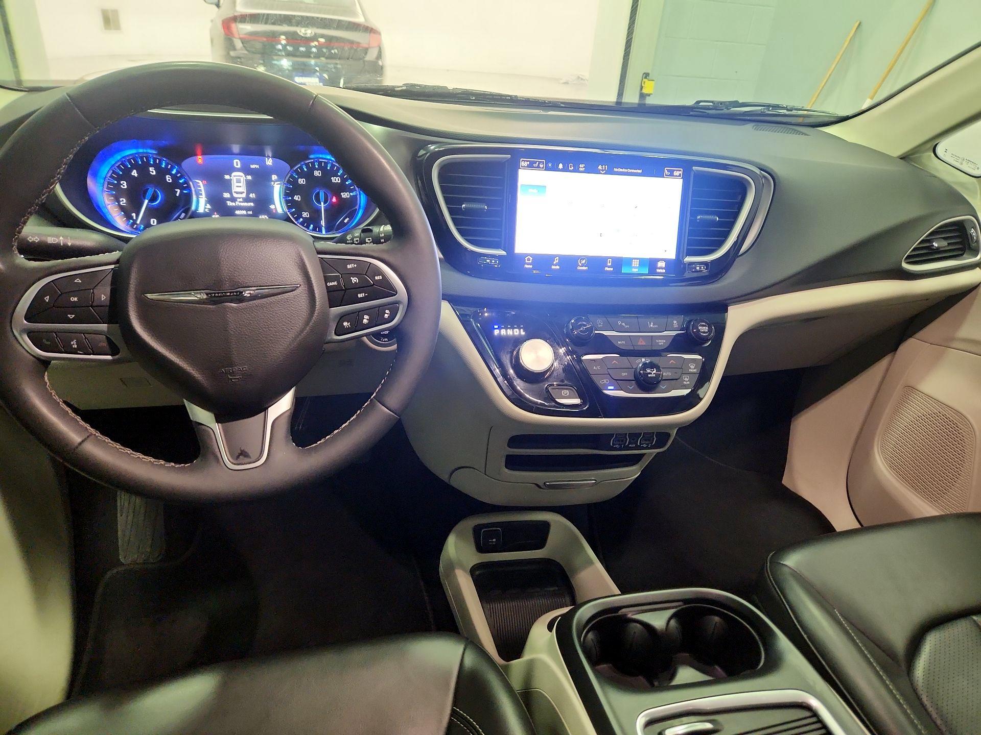 Thumbnail: 2023 Chrysler Pacifica - 9