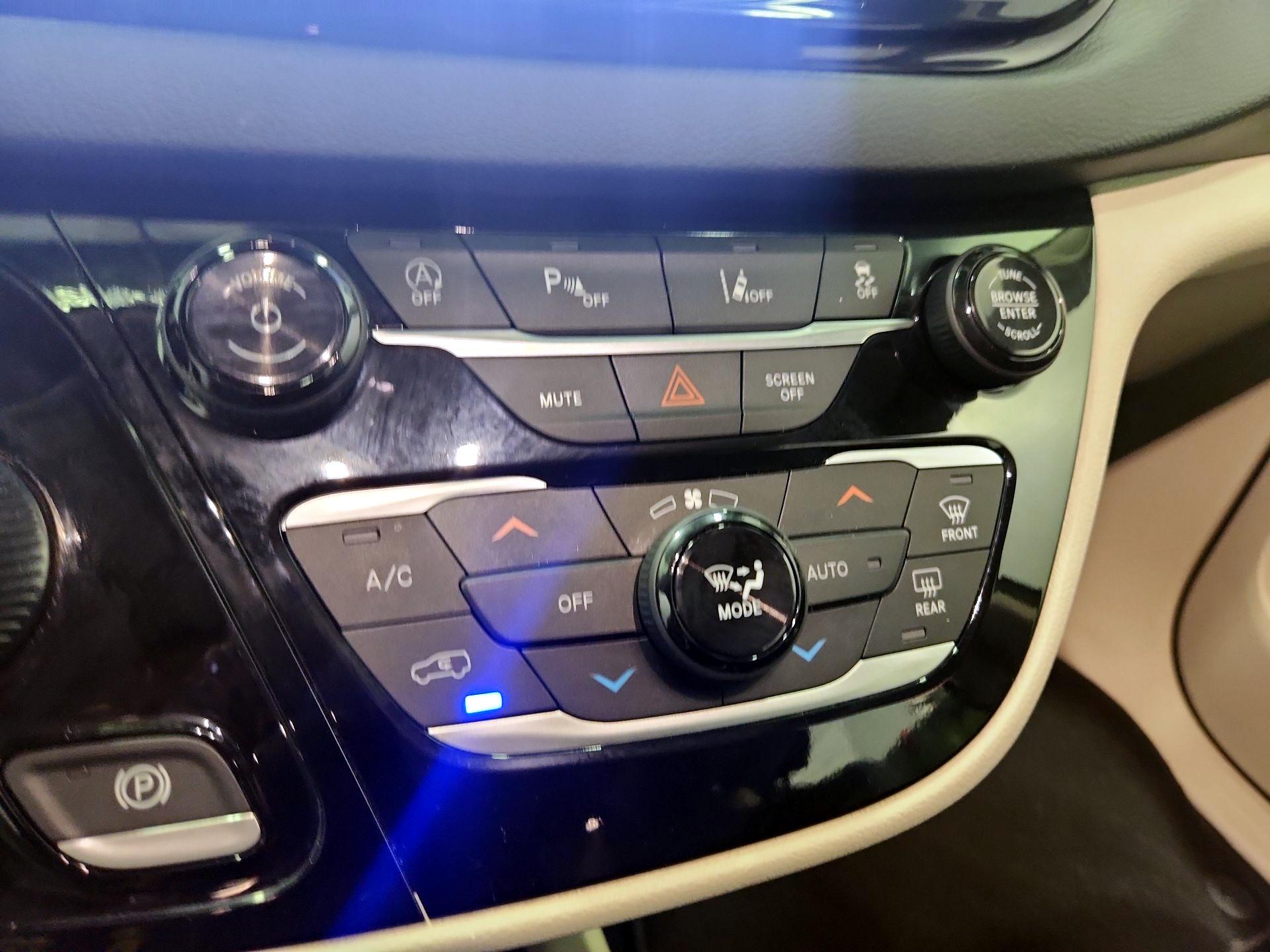 Thumbnail: 2023 Chrysler Pacifica - 16