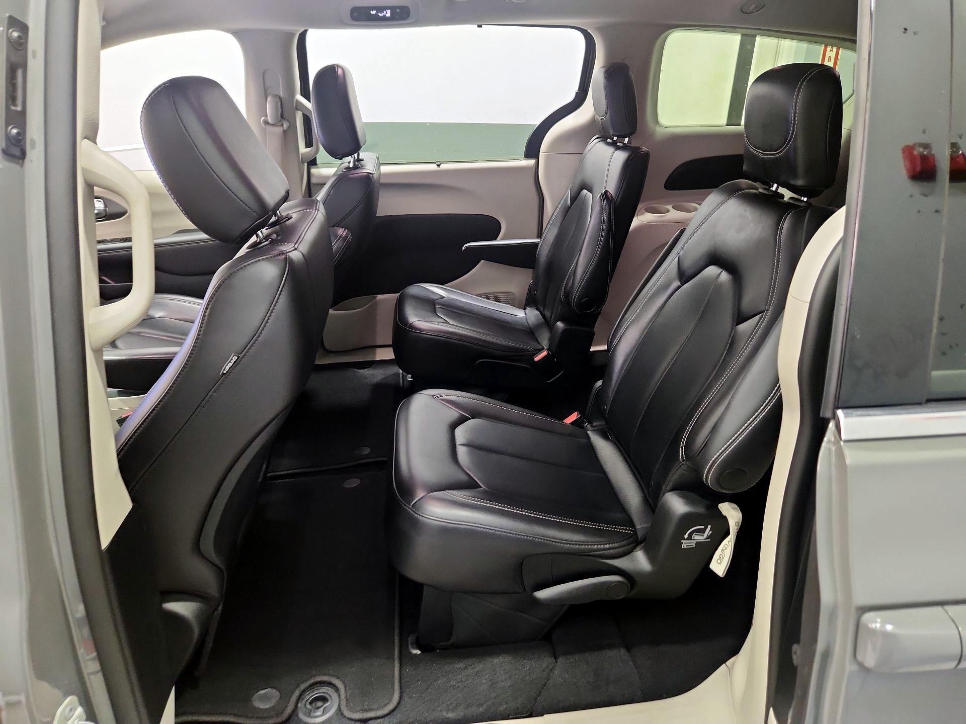 Thumbnail: 2023 Chrysler Pacifica - 19