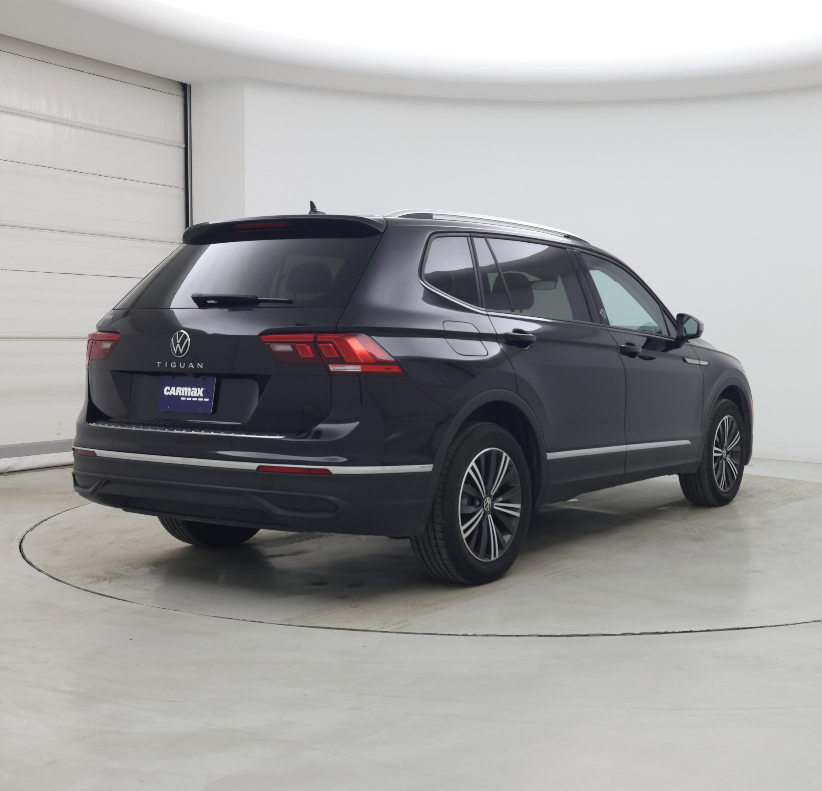 Thumbnail: 2024 Volkswagen Tiguan - 8