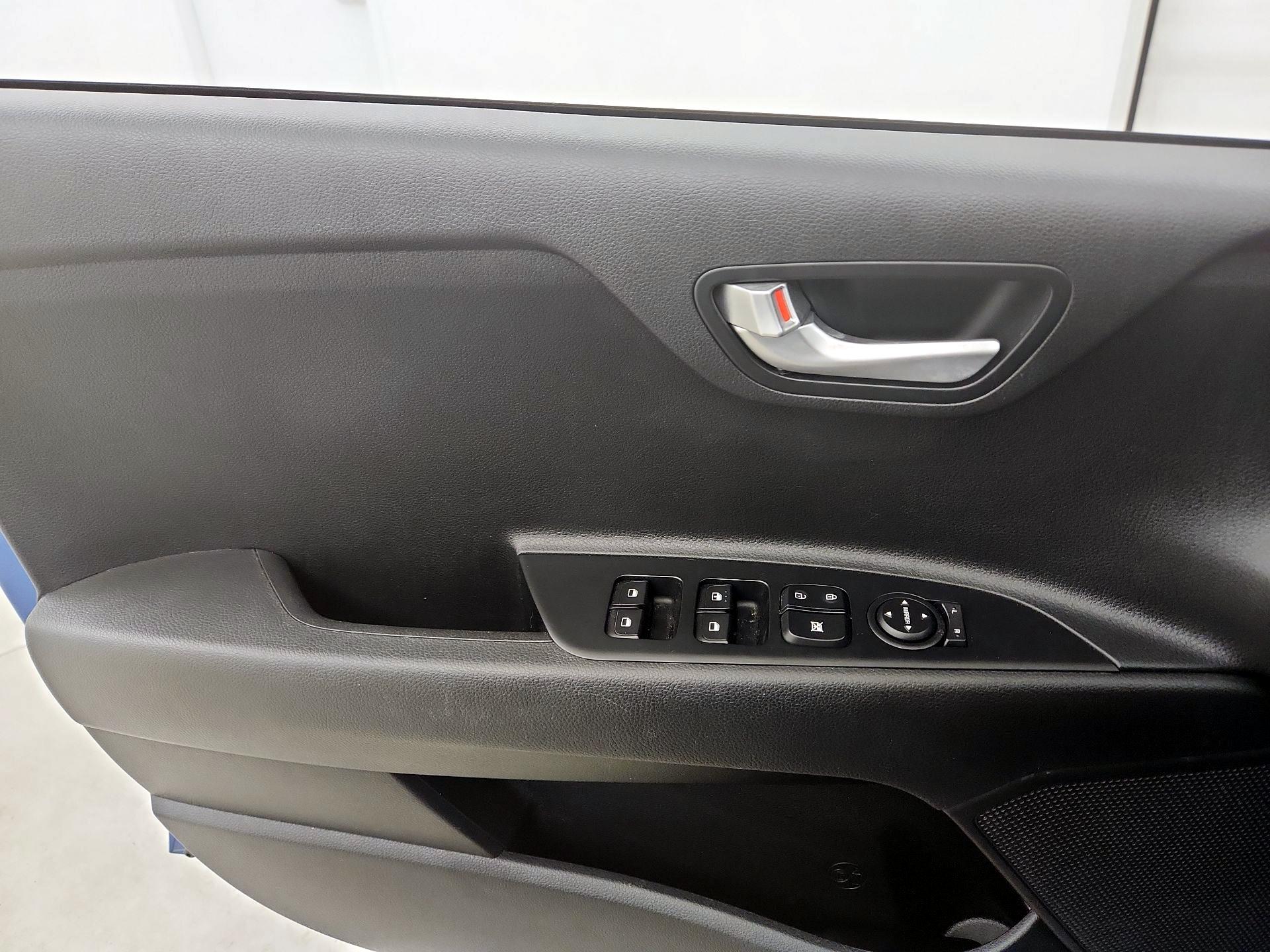 Thumbnail: 2023 Kia Rio - 12