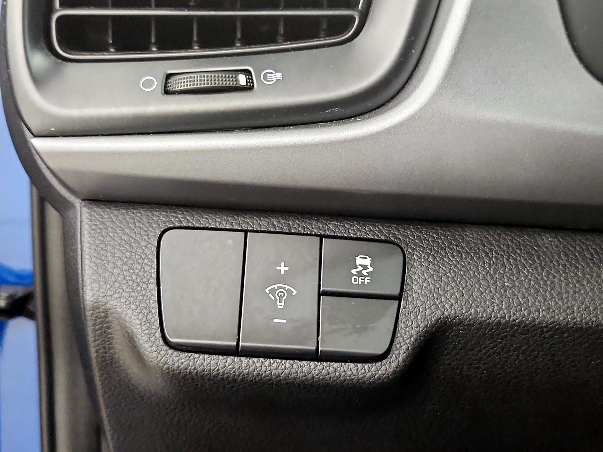 Thumbnail: 2023 Kia Rio - 13