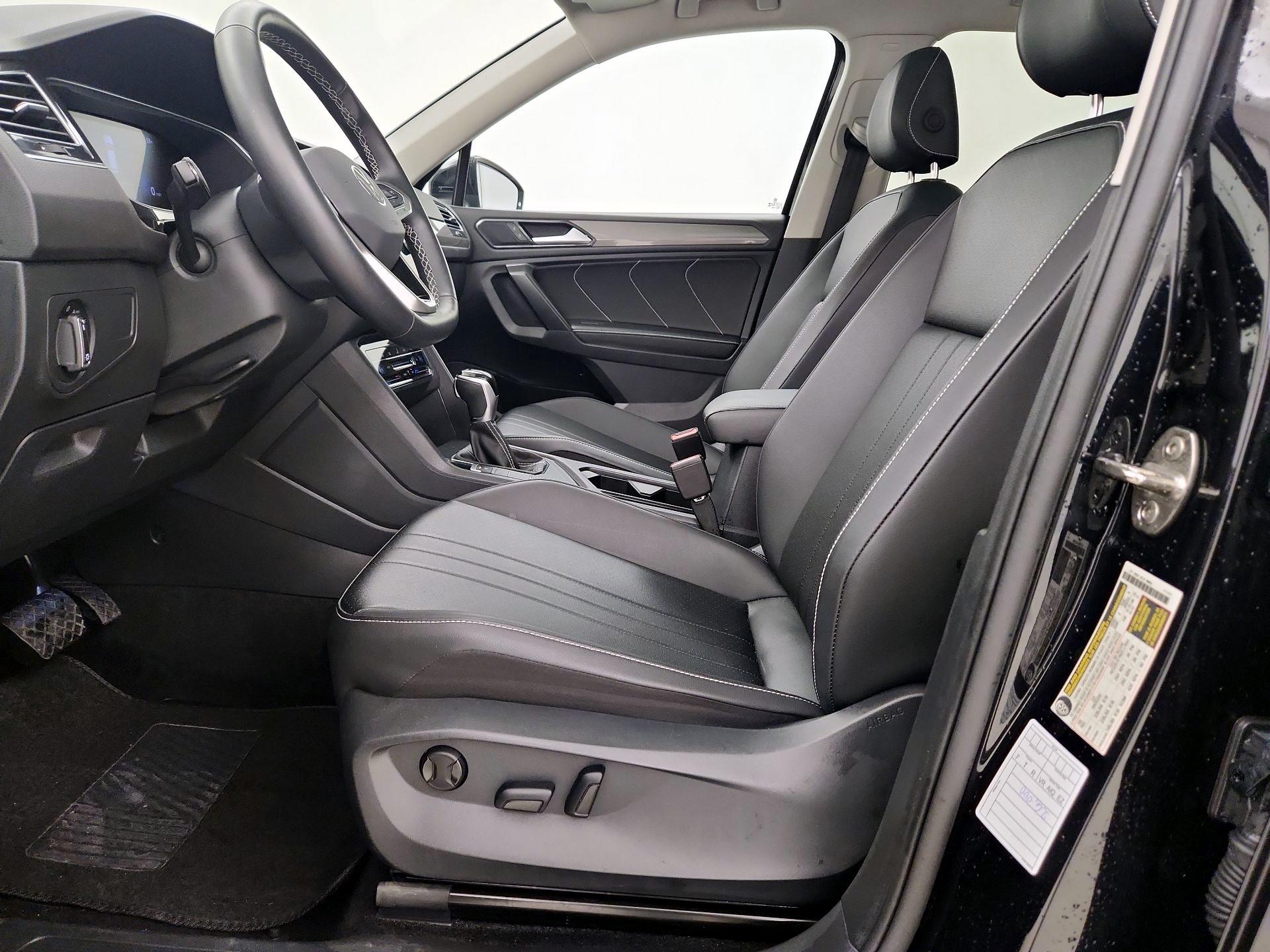 Thumbnail: 2024 Volkswagen Tiguan - 11