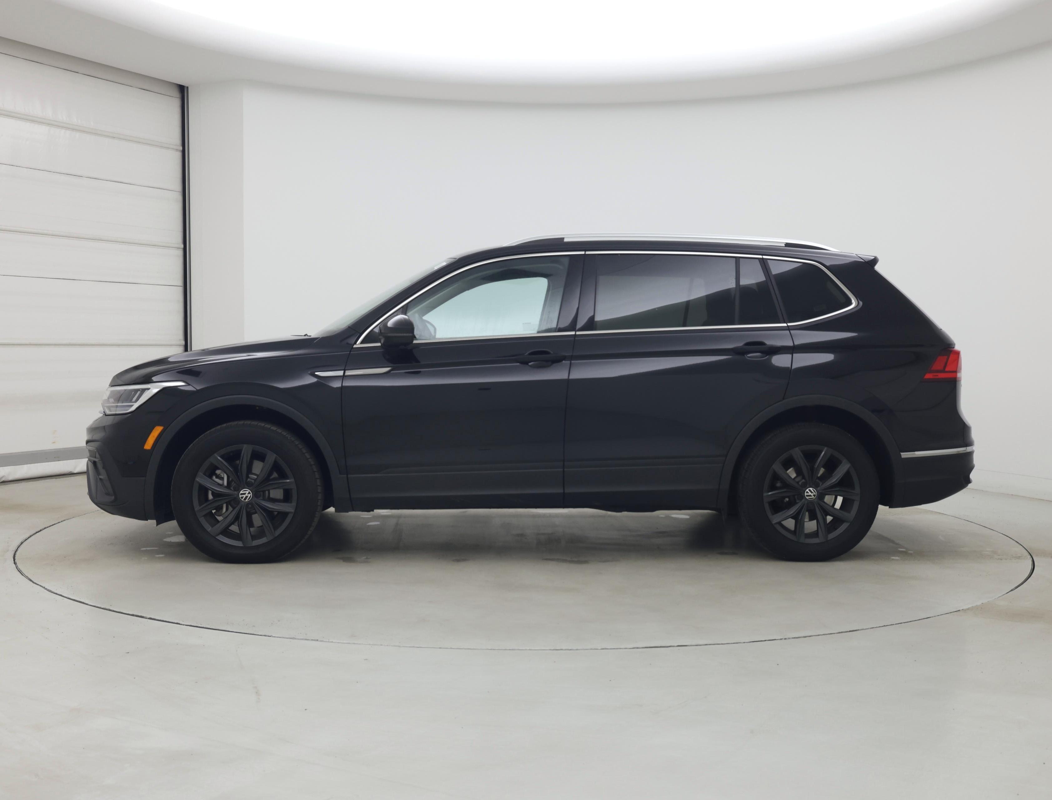 Thumbnail: 2024 Volkswagen Tiguan - 3