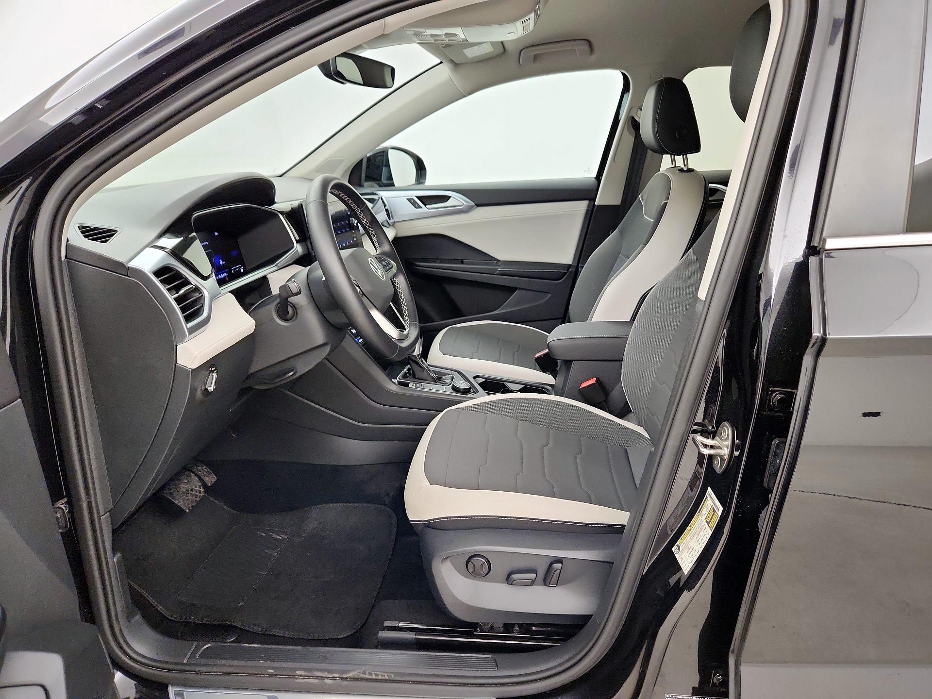 Thumbnail: 2025 Volkswagen Taos - 9