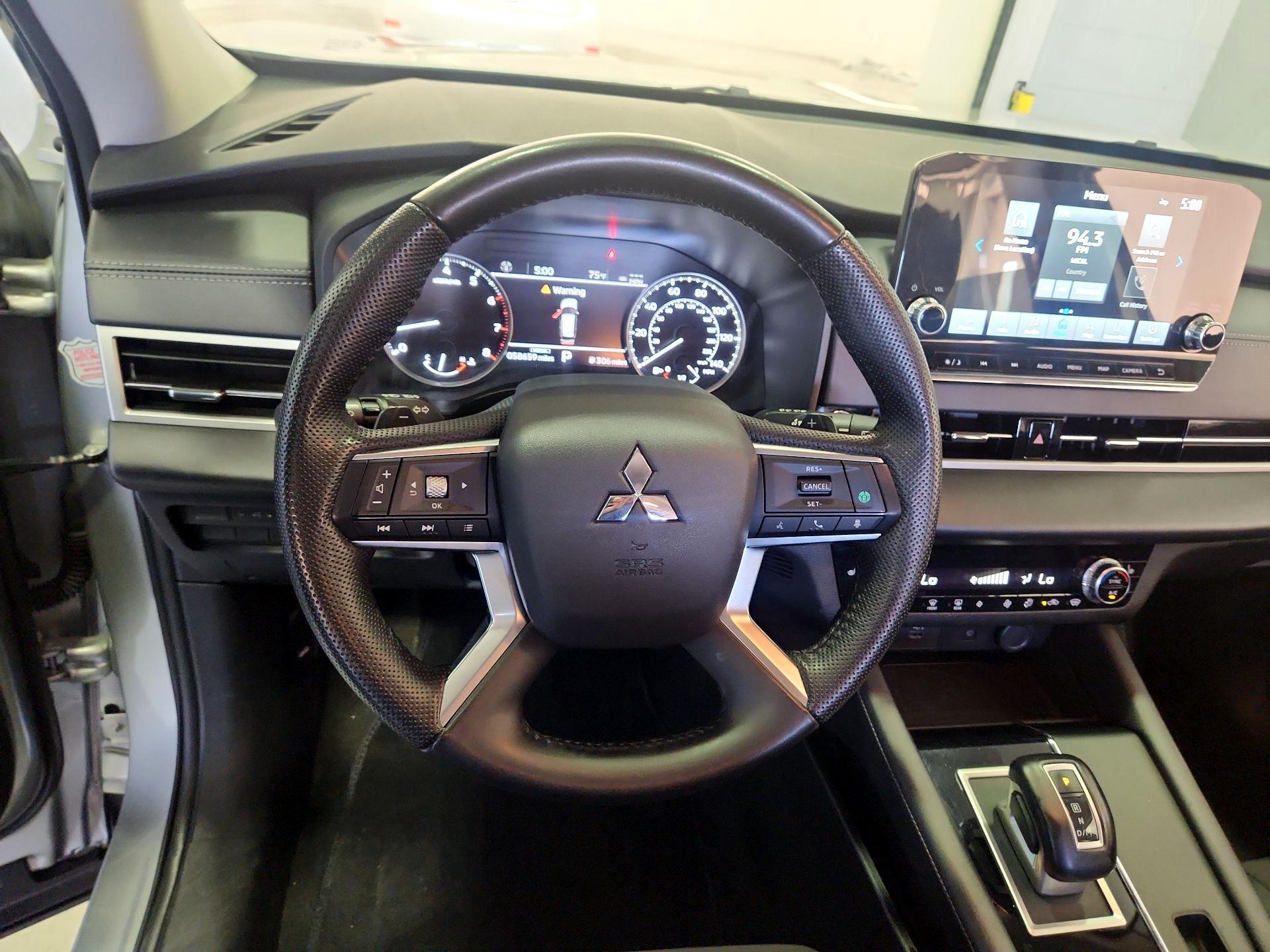 Thumbnail: 2024 Mitsubishi Outlander - 10