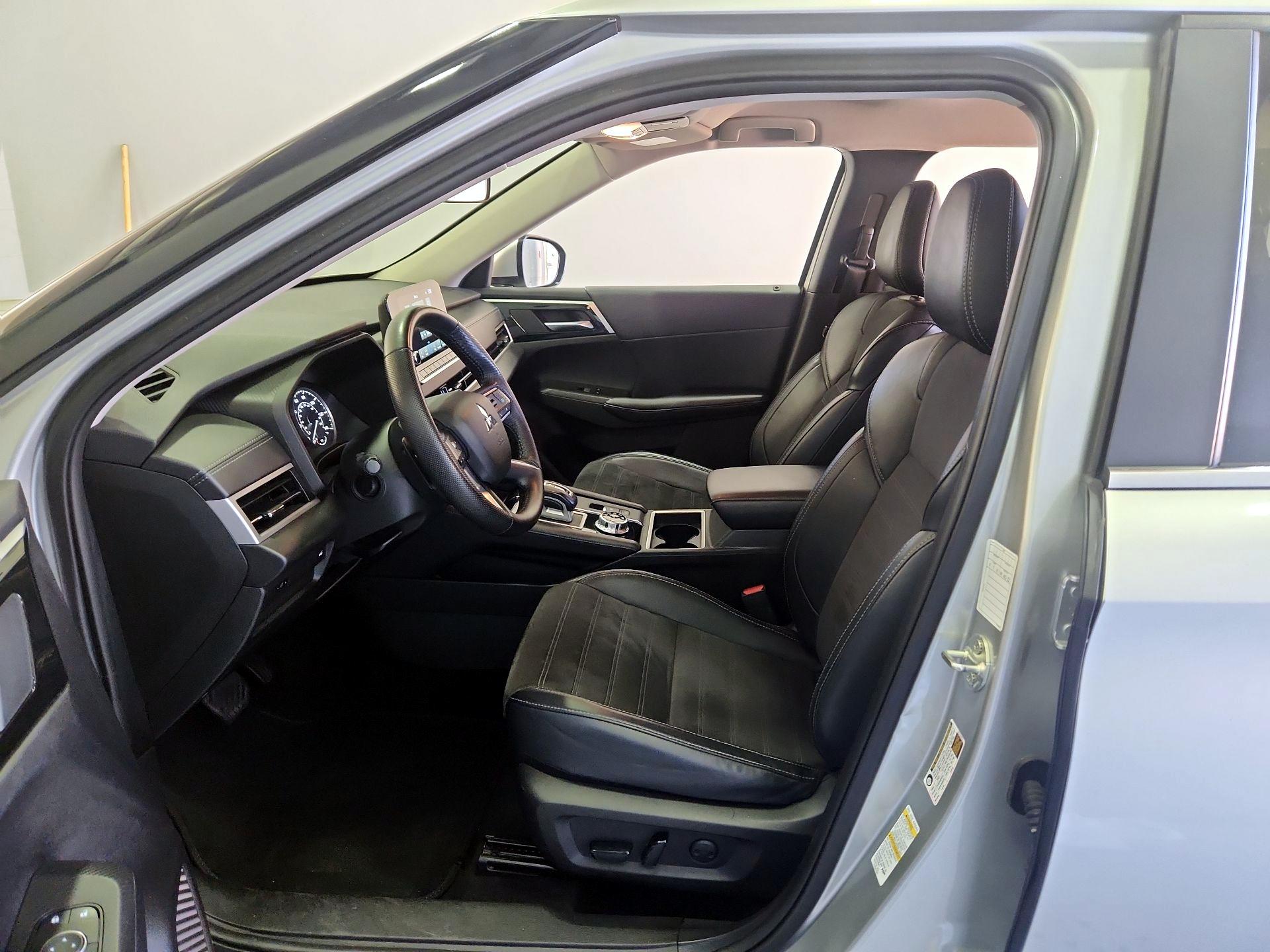 Thumbnail: 2024 Mitsubishi Outlander - 11