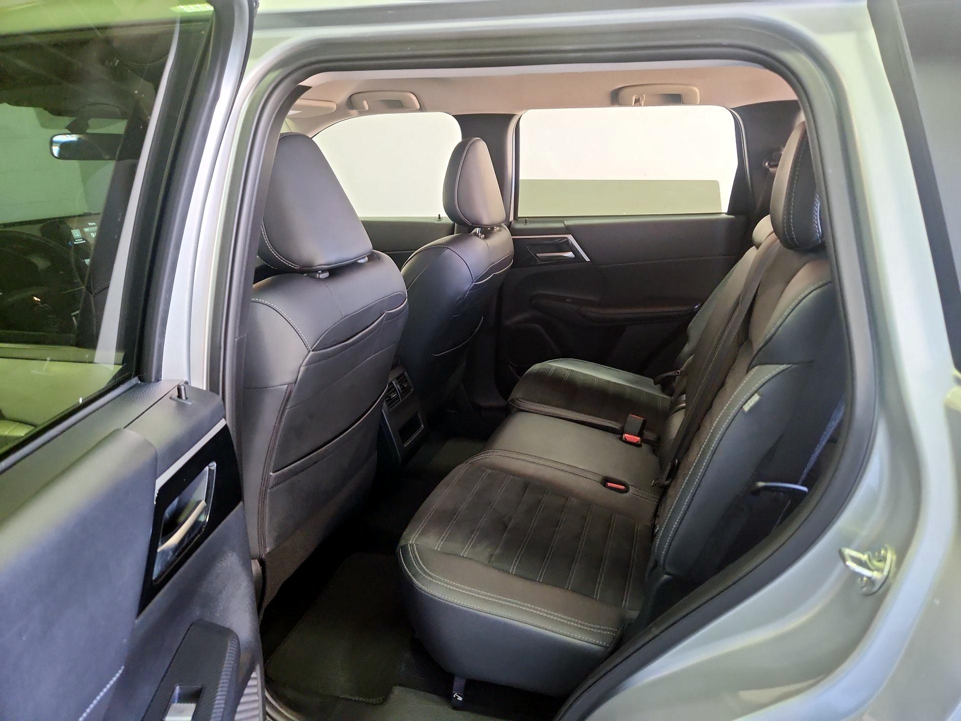 Thumbnail: 2024 Mitsubishi Outlander - 20