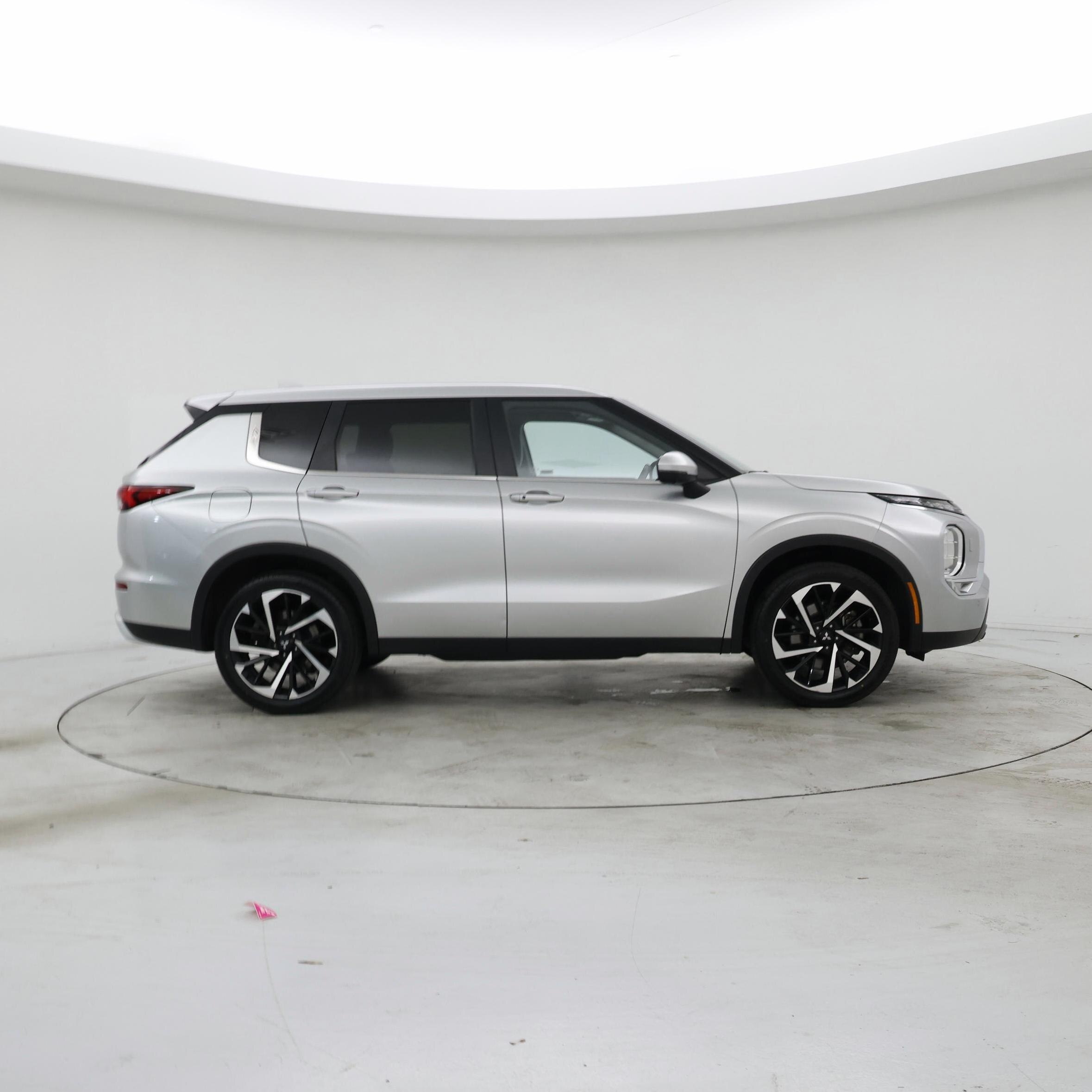 Thumbnail: 2024 Mitsubishi Outlander - 7