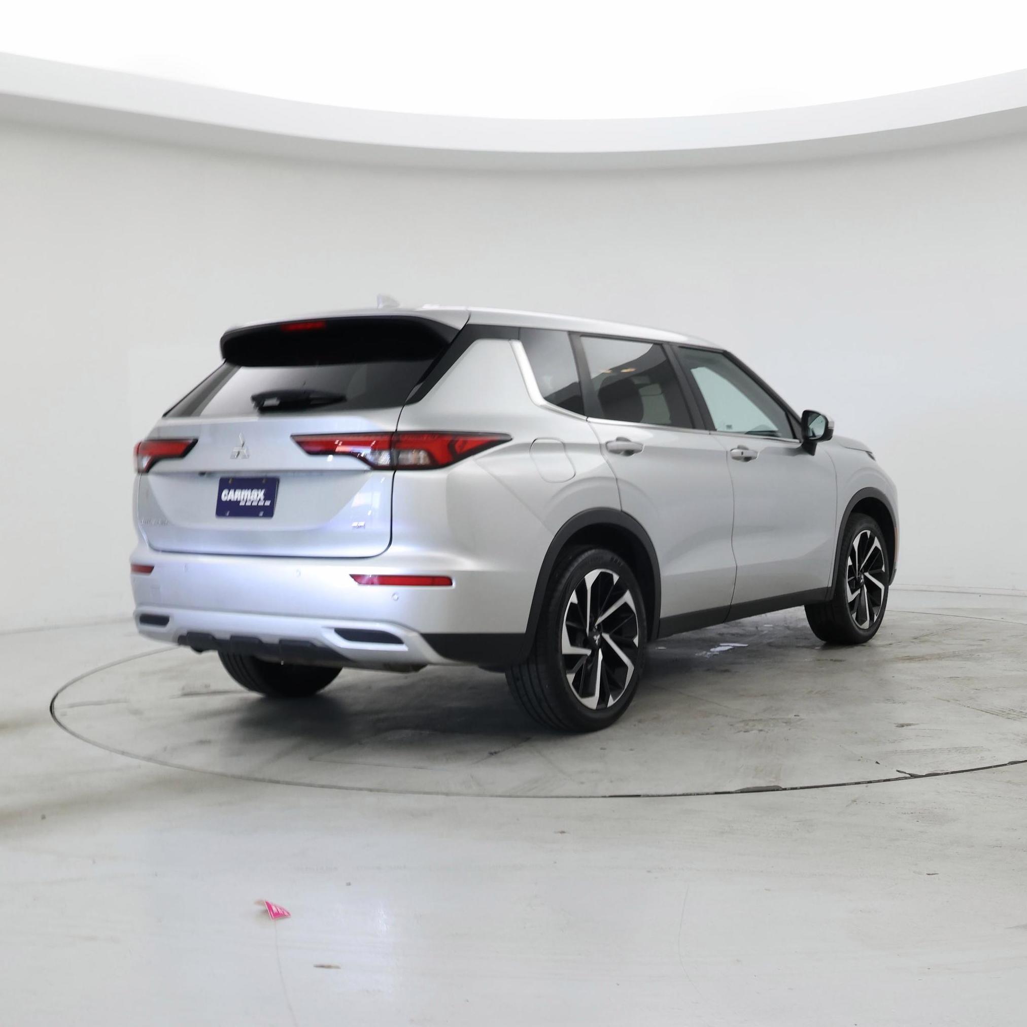 Thumbnail: 2024 Mitsubishi Outlander - 8