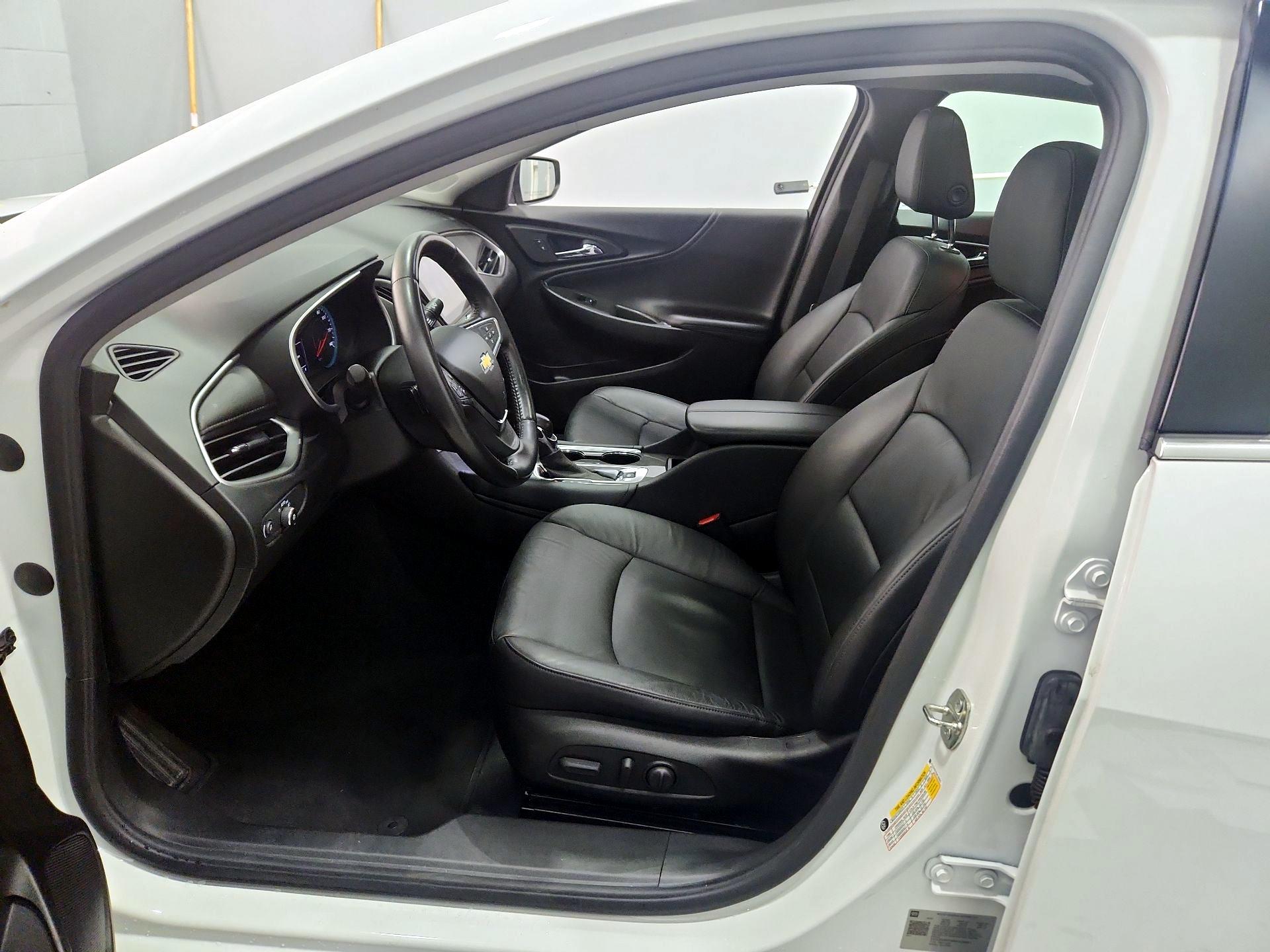 Thumbnail: 2022 Chevrolet Malibu - 11