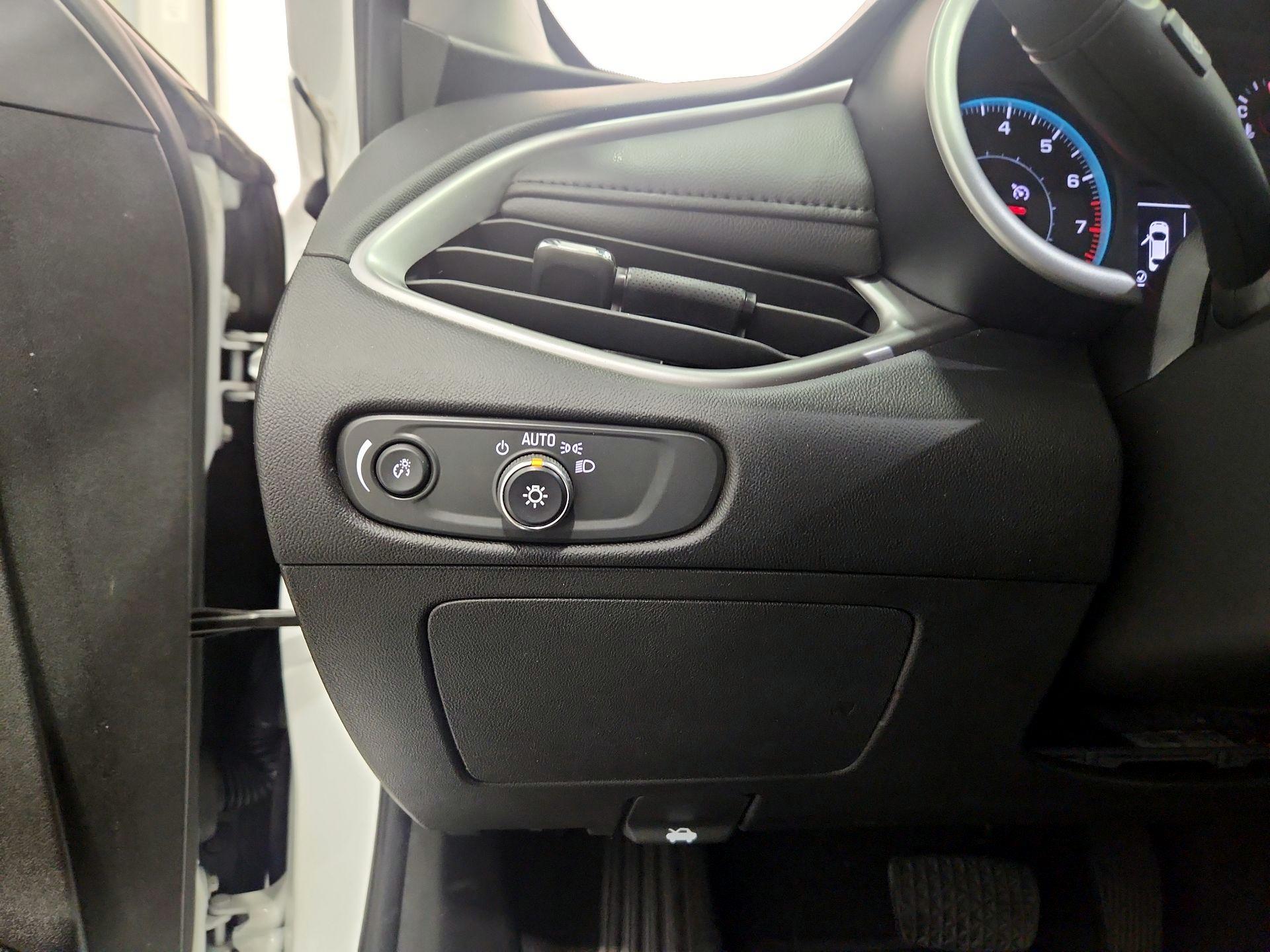 Thumbnail: 2022 Chevrolet Malibu - 13