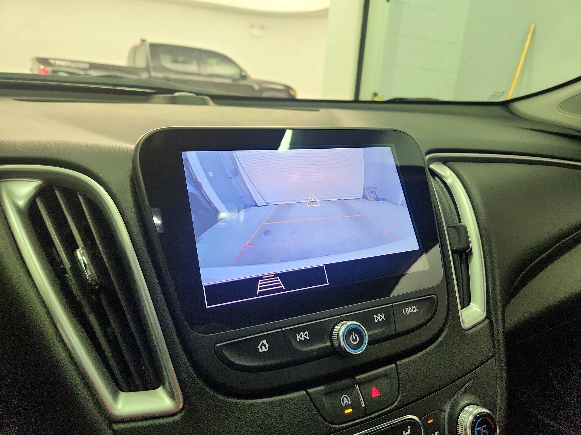 Thumbnail: 2022 Chevrolet Malibu - 14