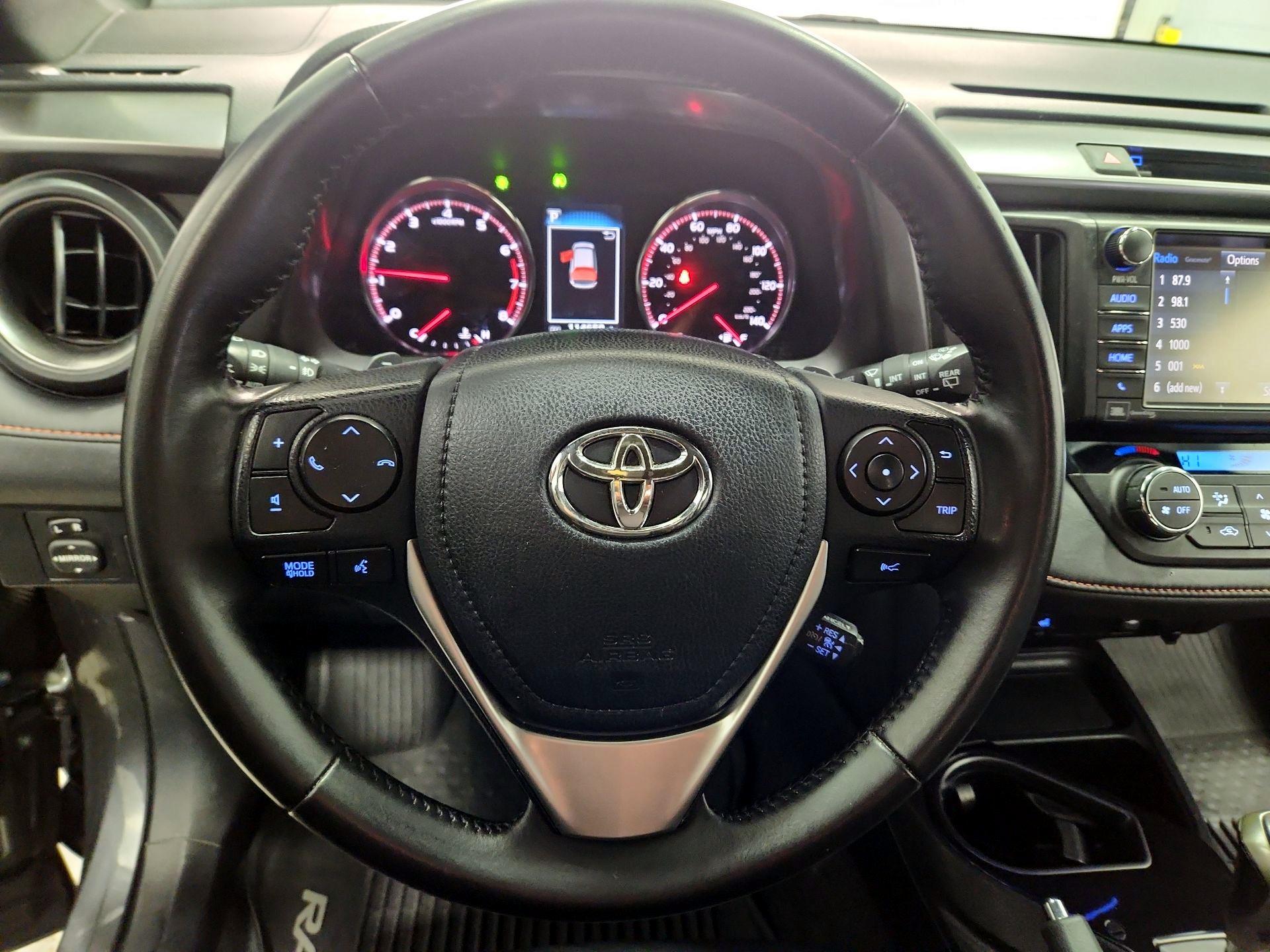 Thumbnail: 2016 Toyota RAV4 - 10