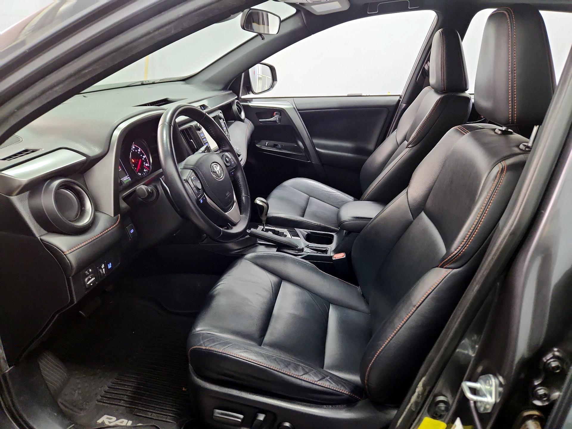 Thumbnail: 2016 Toyota RAV4 - 11