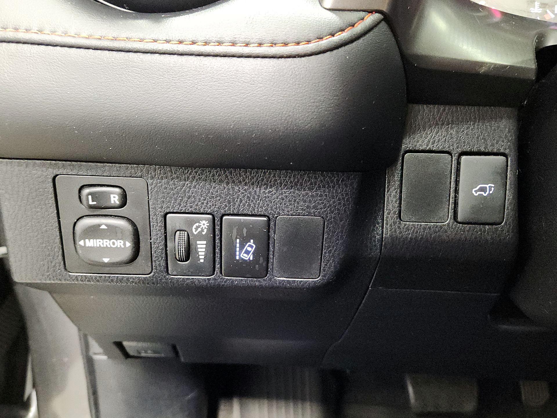 Thumbnail: 2016 Toyota RAV4 - 13