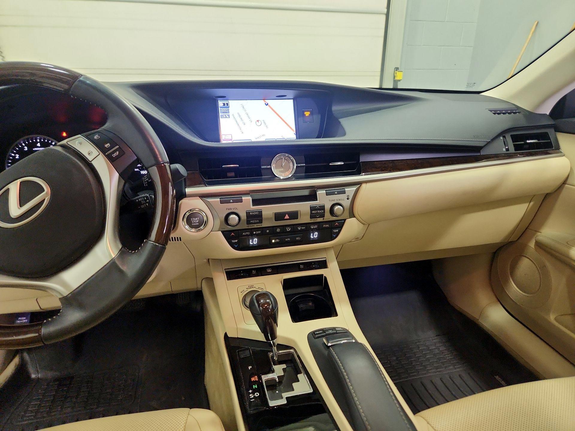 Thumbnail: 2014 Lexus ES - 9