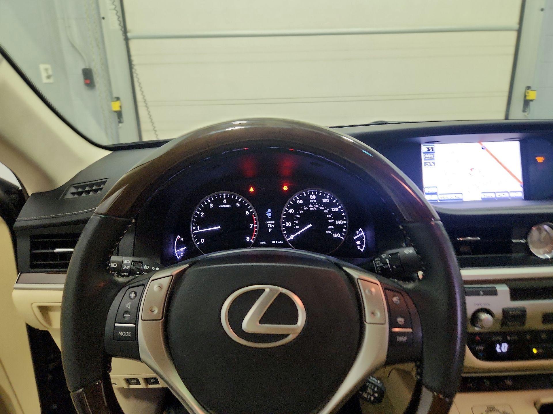 Thumbnail: 2014 Lexus ES - 10