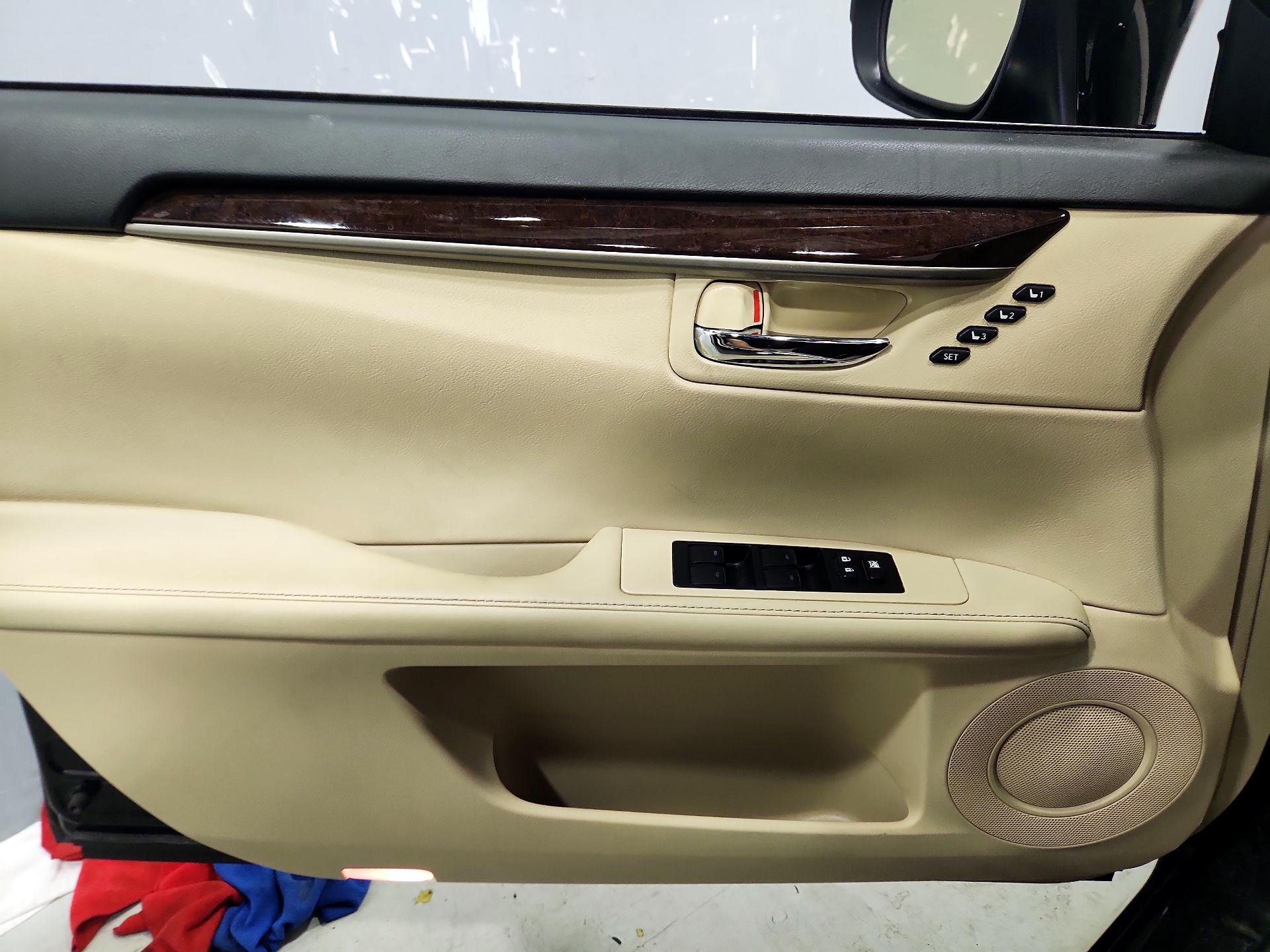 Thumbnail: 2014 Lexus ES - 12