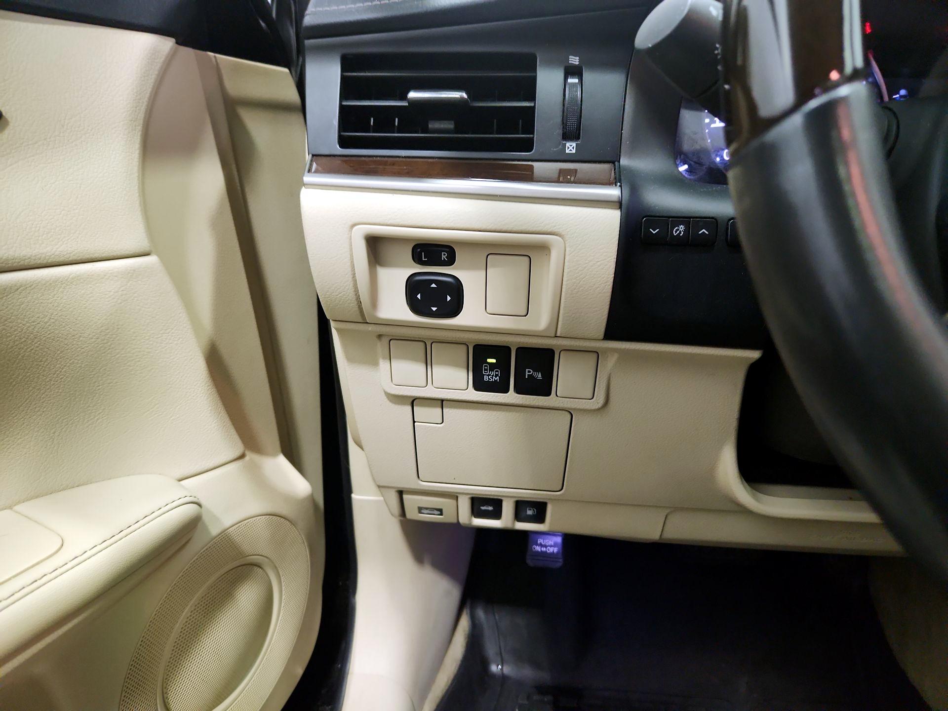 Thumbnail: 2014 Lexus ES - 13