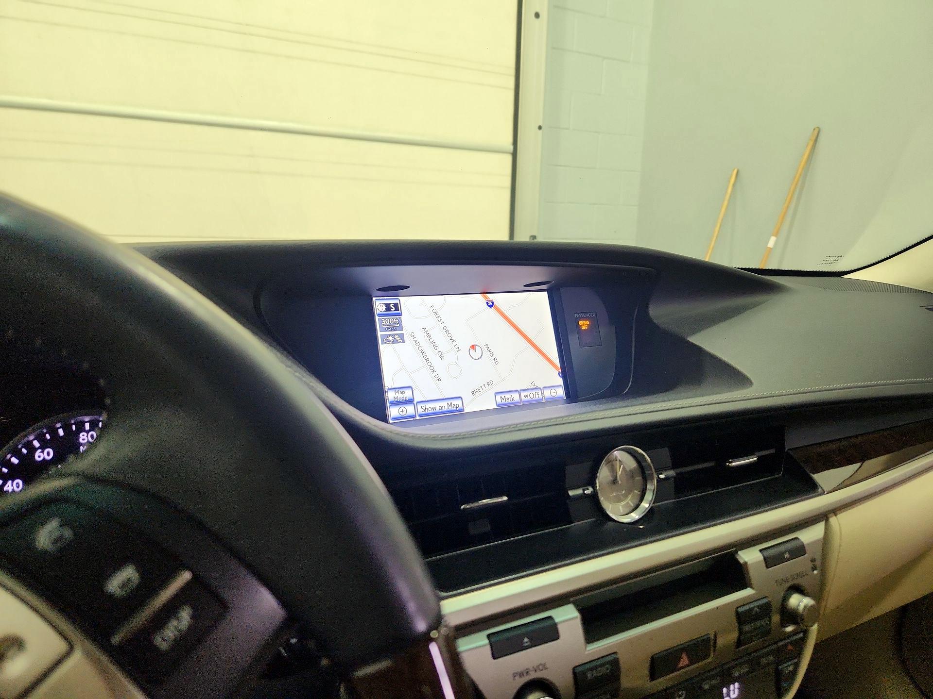 Thumbnail: 2014 Lexus ES - 14