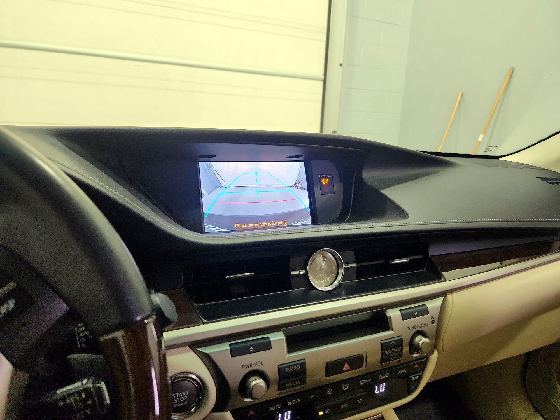 Thumbnail: 2014 Lexus ES - 15