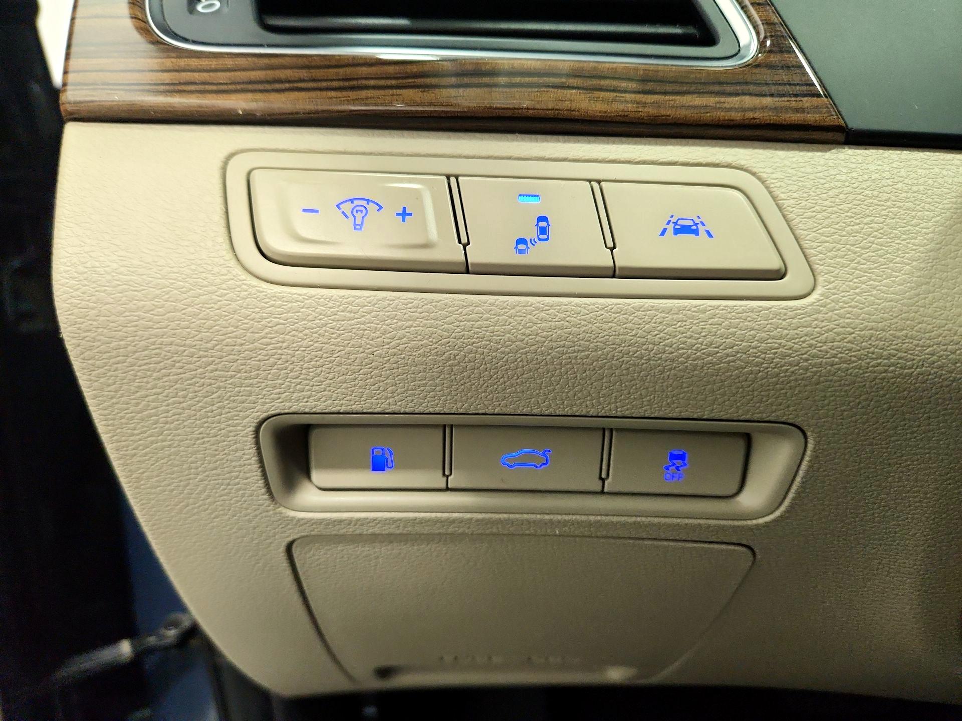 Thumbnail: 2017 Hyundai Sonata - 13