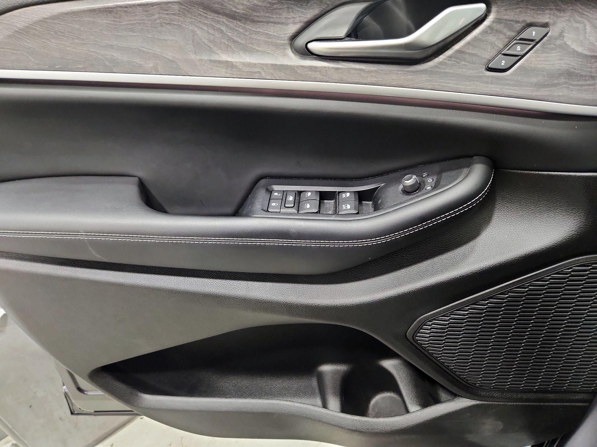 Thumbnail: 2023 Jeep Grand Cherokee - 12