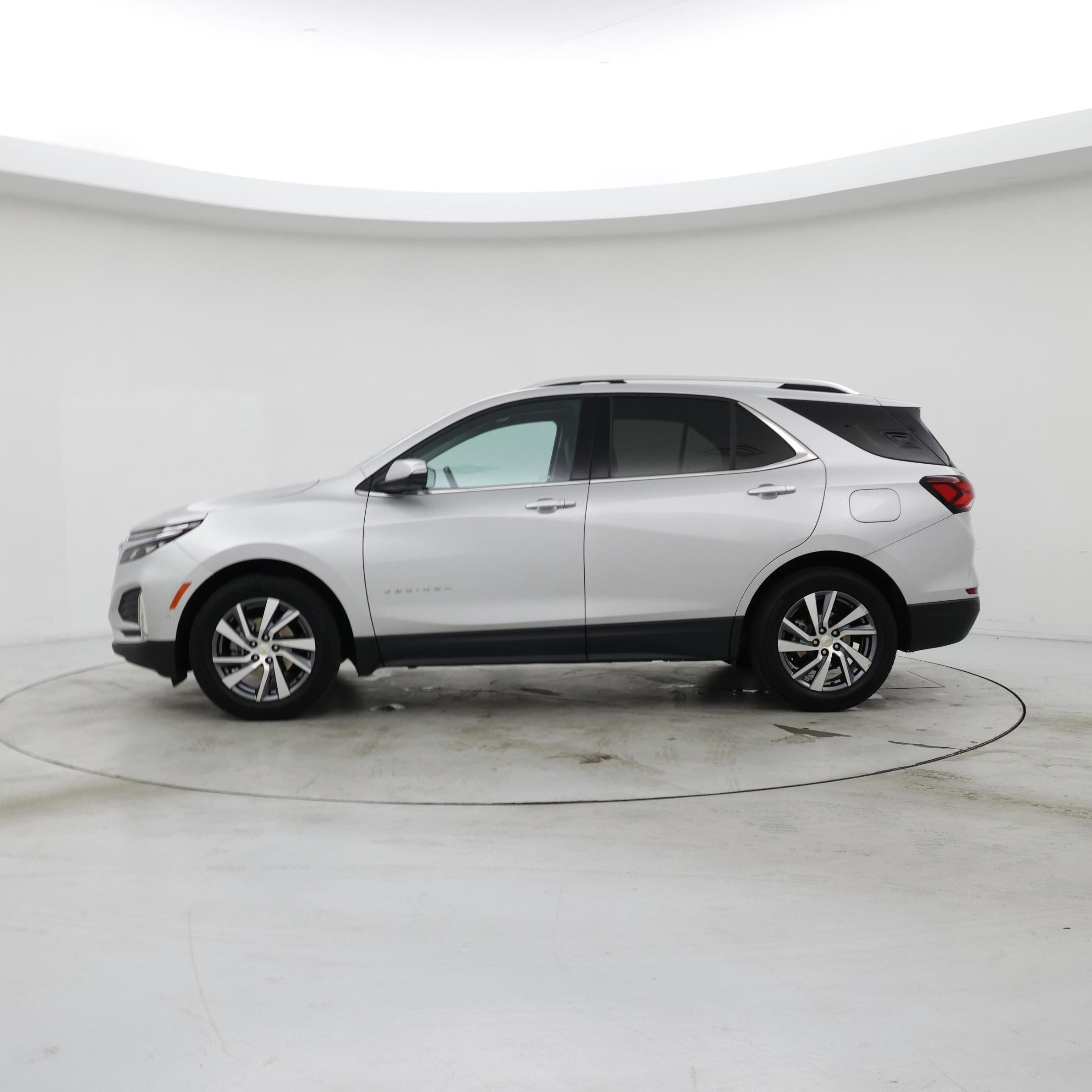 Thumbnail: 2022 Chevrolet Equinox - 3