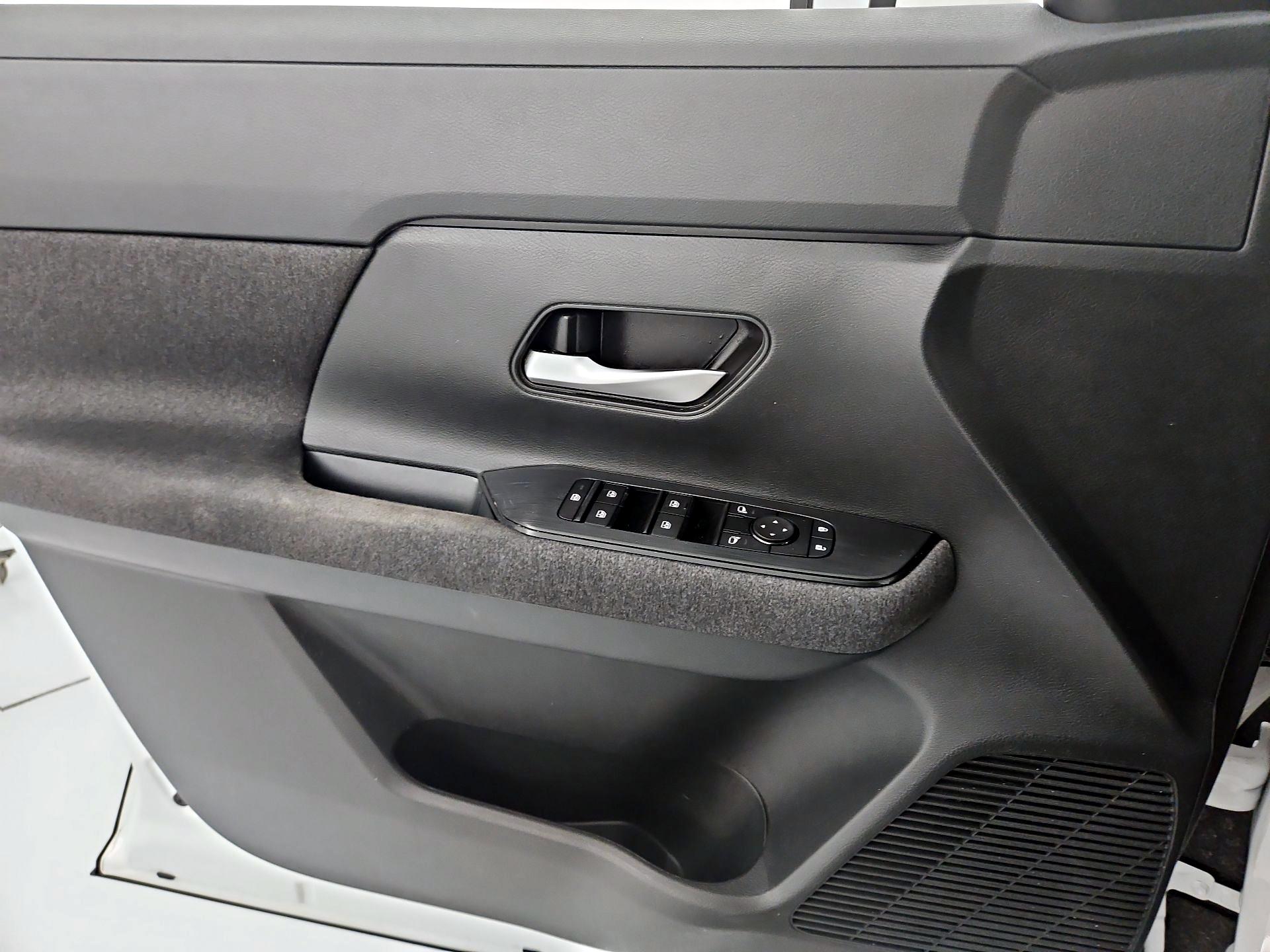 Thumbnail: 2025 Nissan Kicks - 12