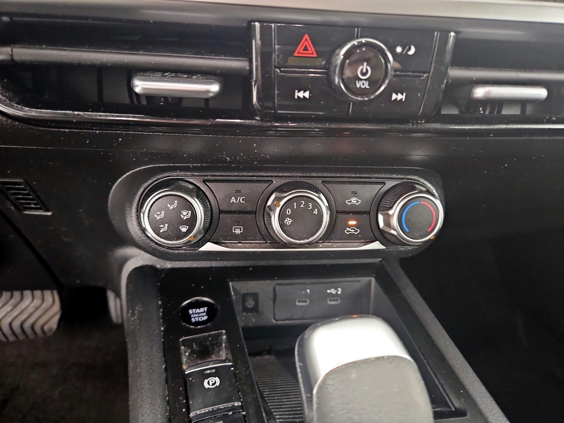 Thumbnail: 2025 Nissan Kicks - 15