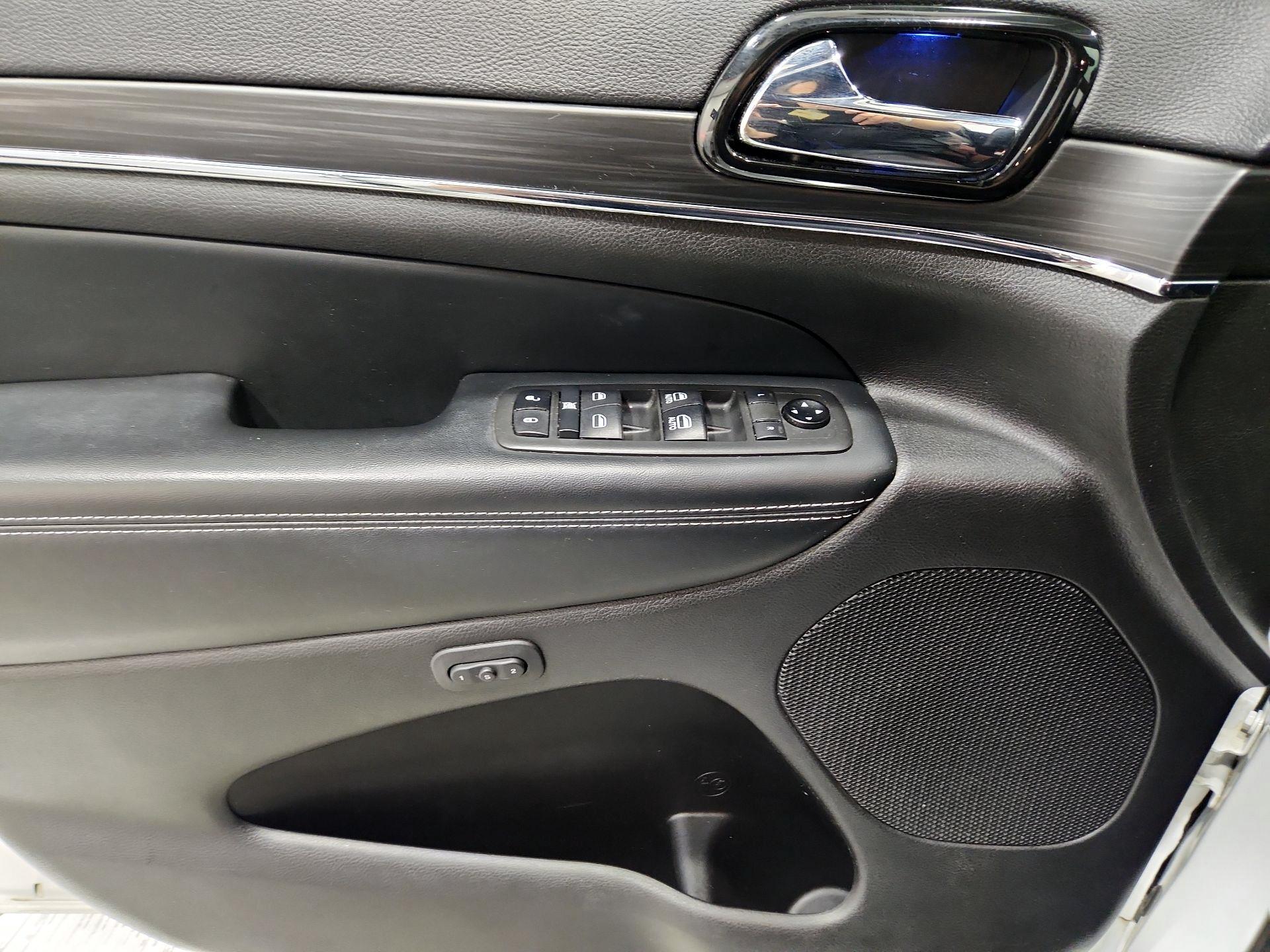 Thumbnail: 2021 Jeep Grand Cherokee - 12