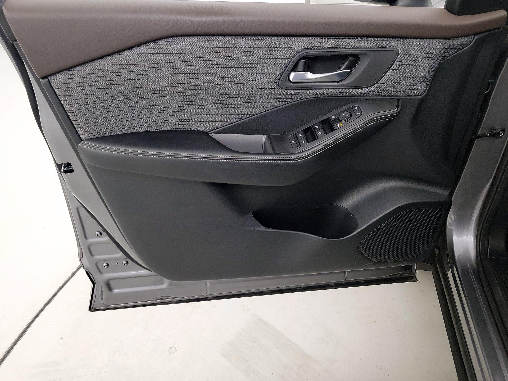 Thumbnail: 2023 Nissan Rogue - 12