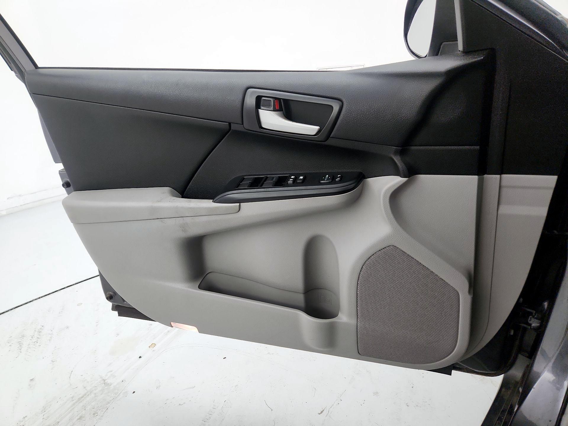 Thumbnail: 2014 Toyota Camry - 12