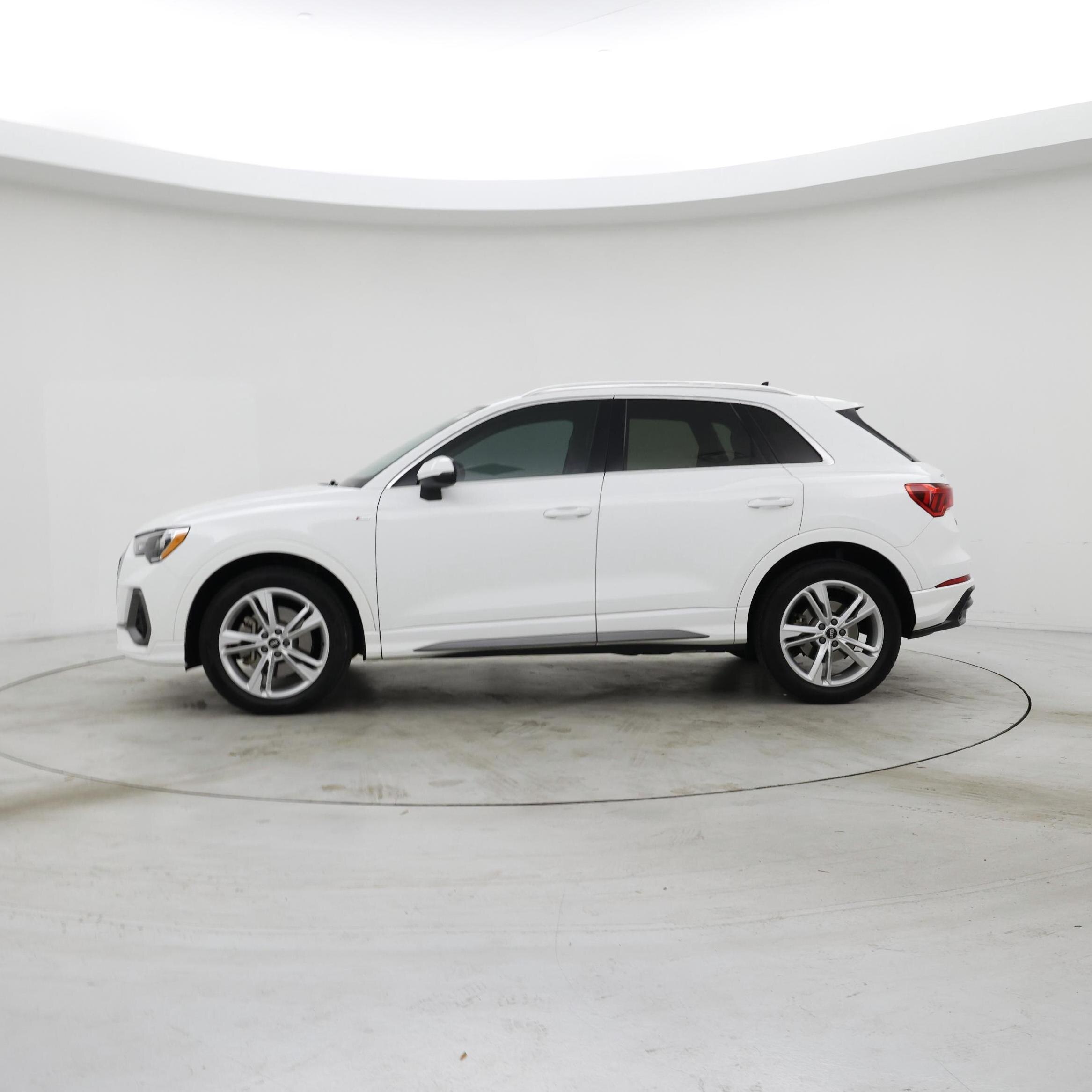 Thumbnail: 2022 Audi Q3 - 3