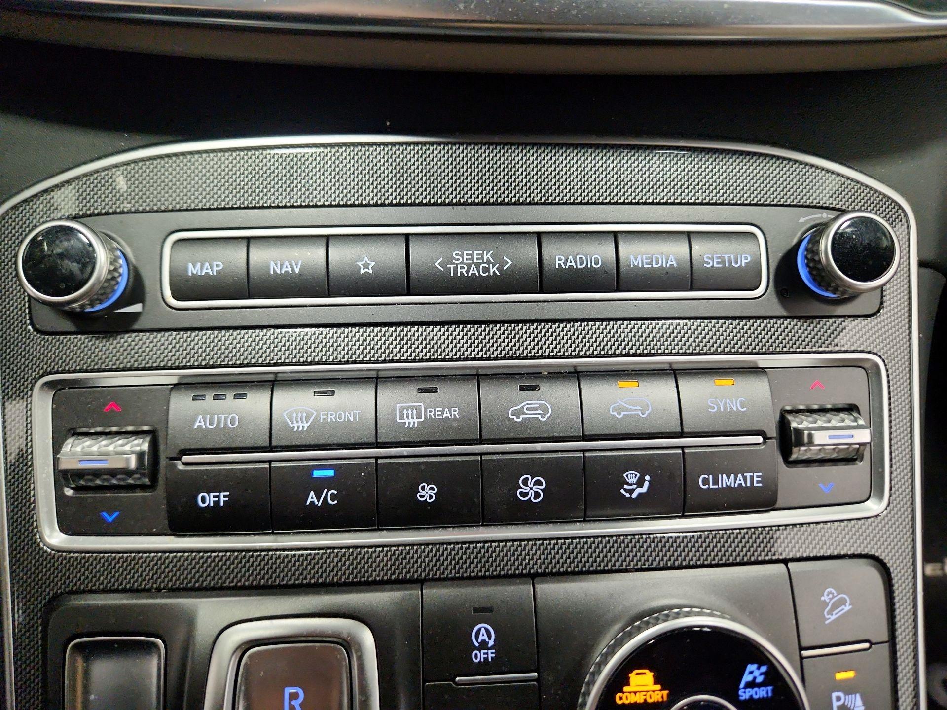 Thumbnail: 2022 Hyundai Santa Fe - 17