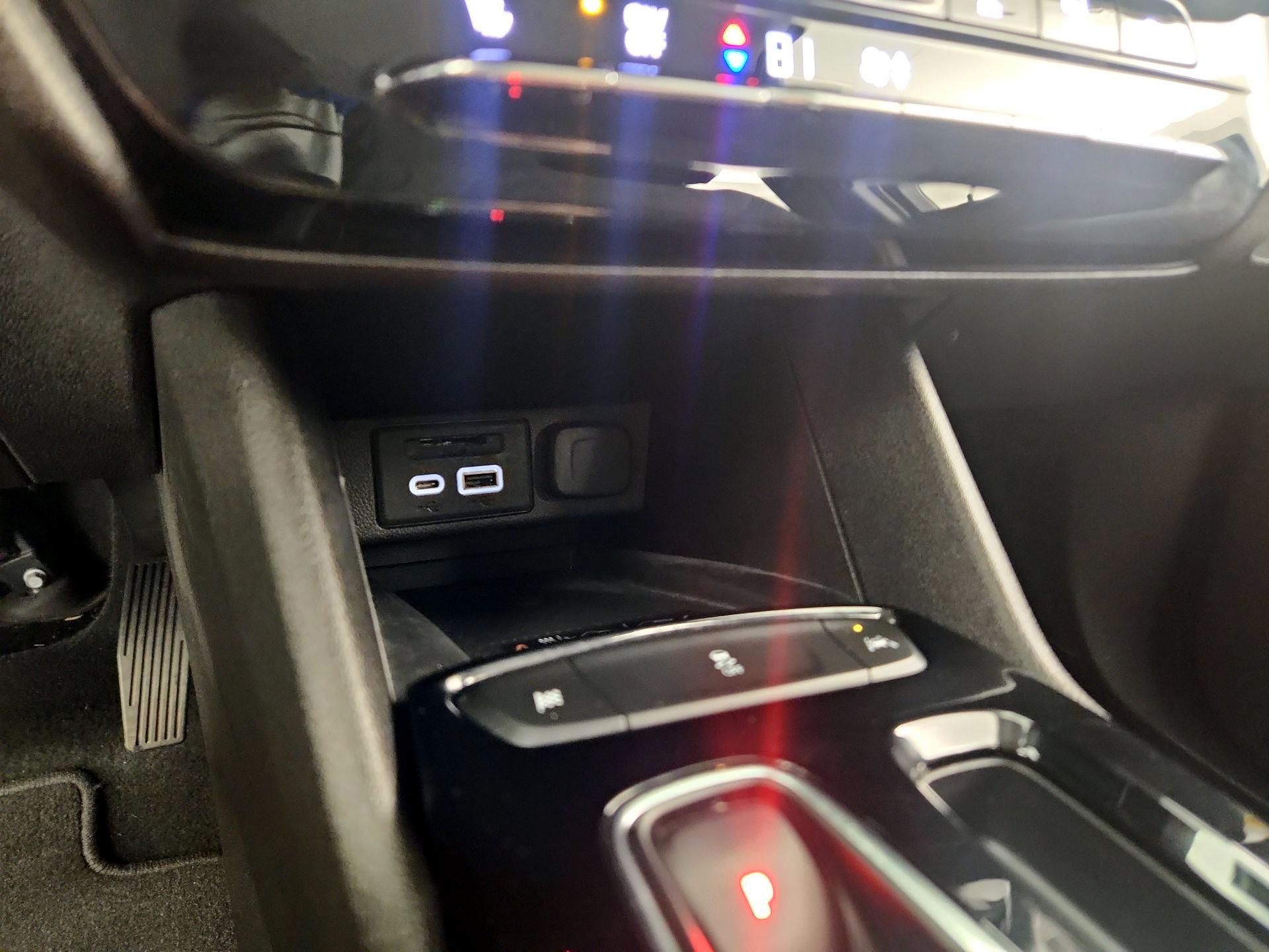 Thumbnail: 2023 Chevrolet Bolt EUV - 18