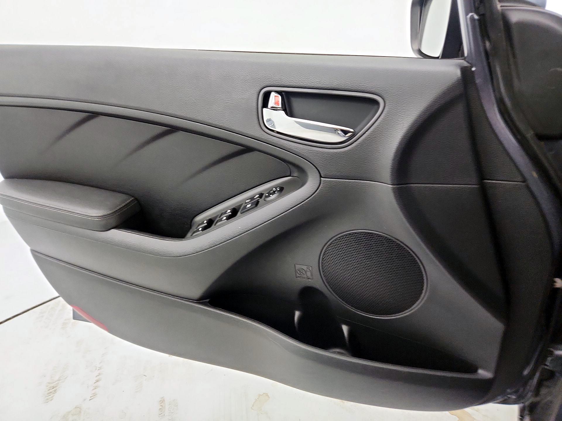 Thumbnail: 2018 Kia Forte - 12