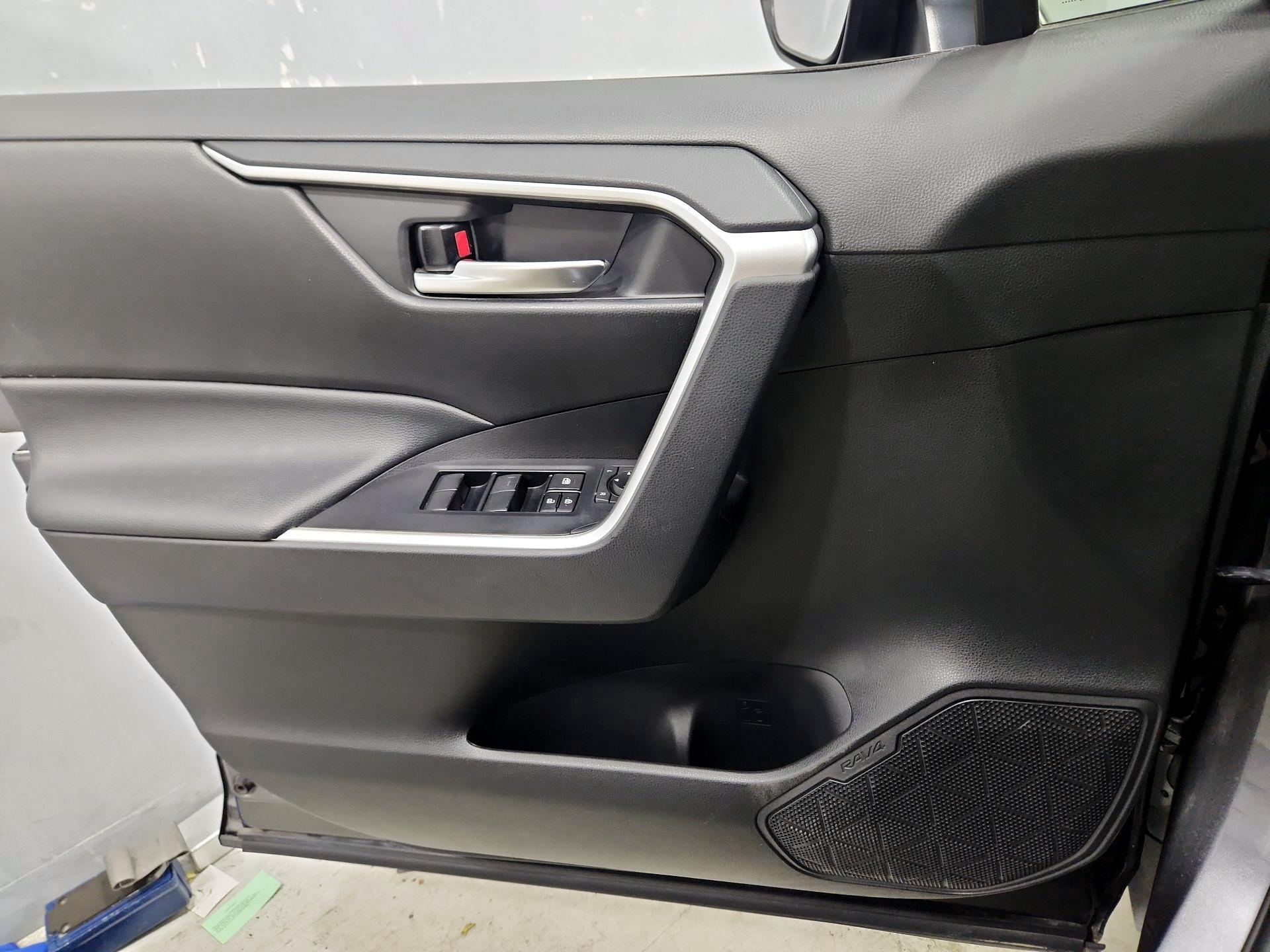 Thumbnail: 2021 Toyota RAV4 - 12