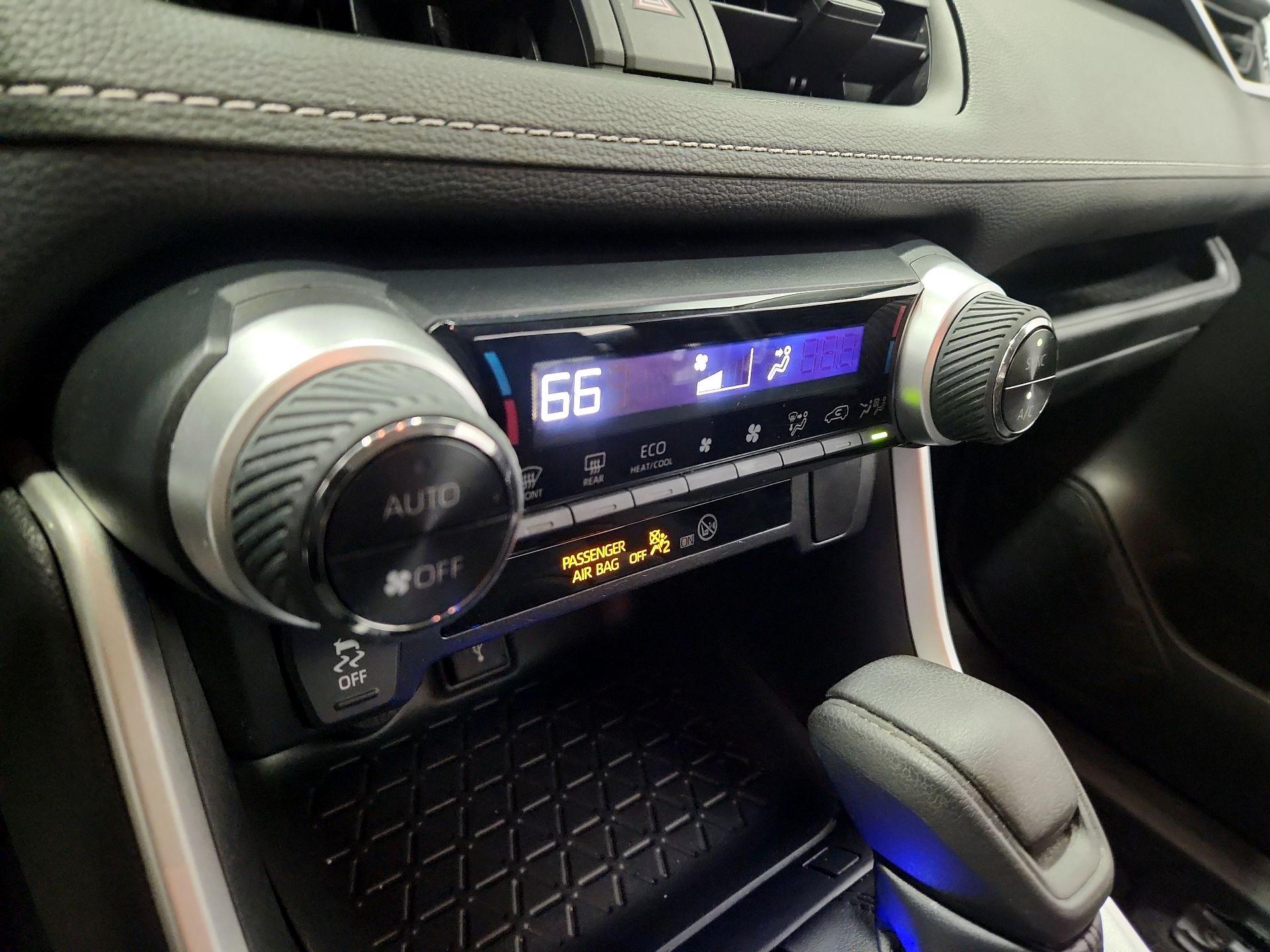 Thumbnail: 2021 Toyota RAV4 - 16