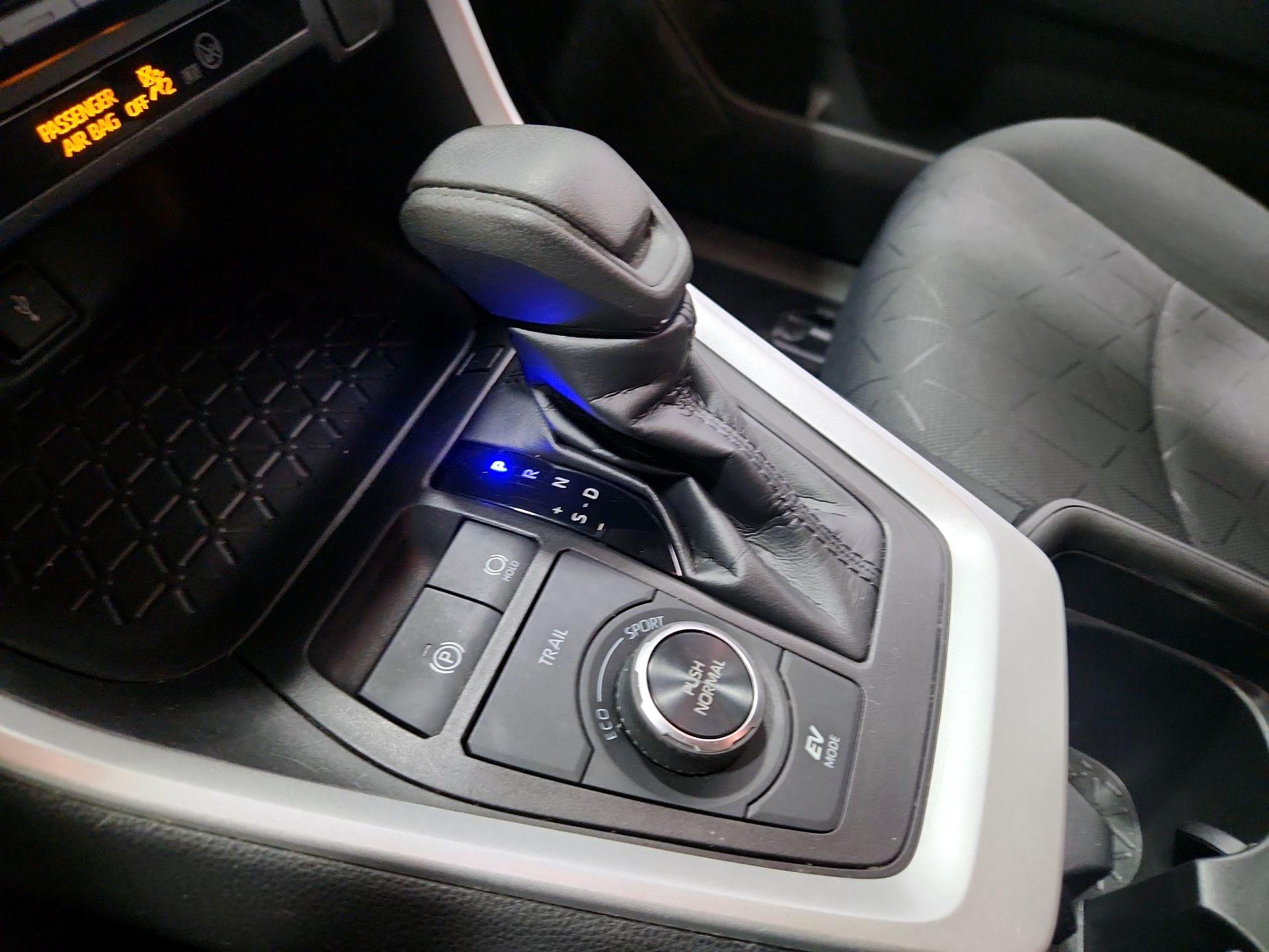 Thumbnail: 2021 Toyota RAV4 - 17