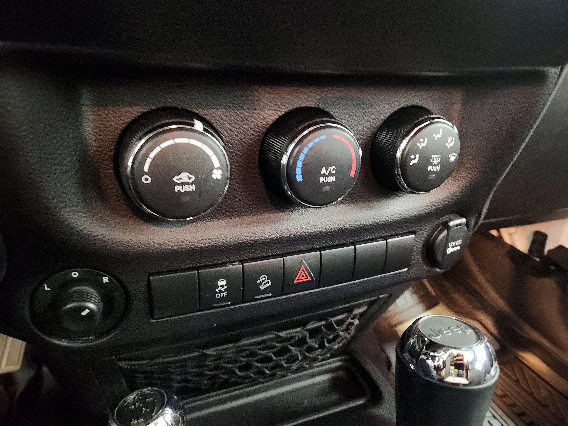 Thumbnail: 2018 Jeep Wrangler - 15