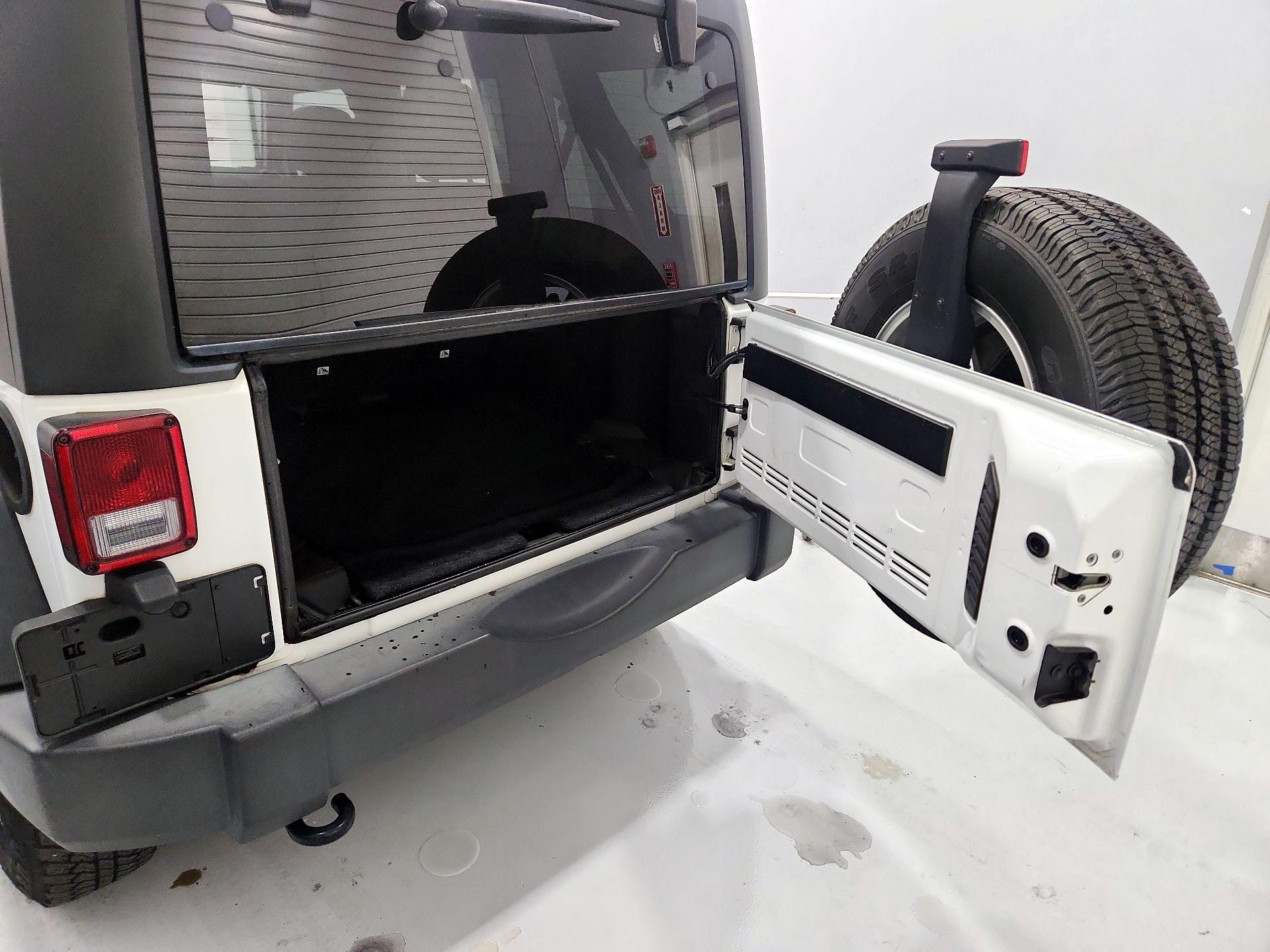 Thumbnail: 2018 Jeep Wrangler - 18