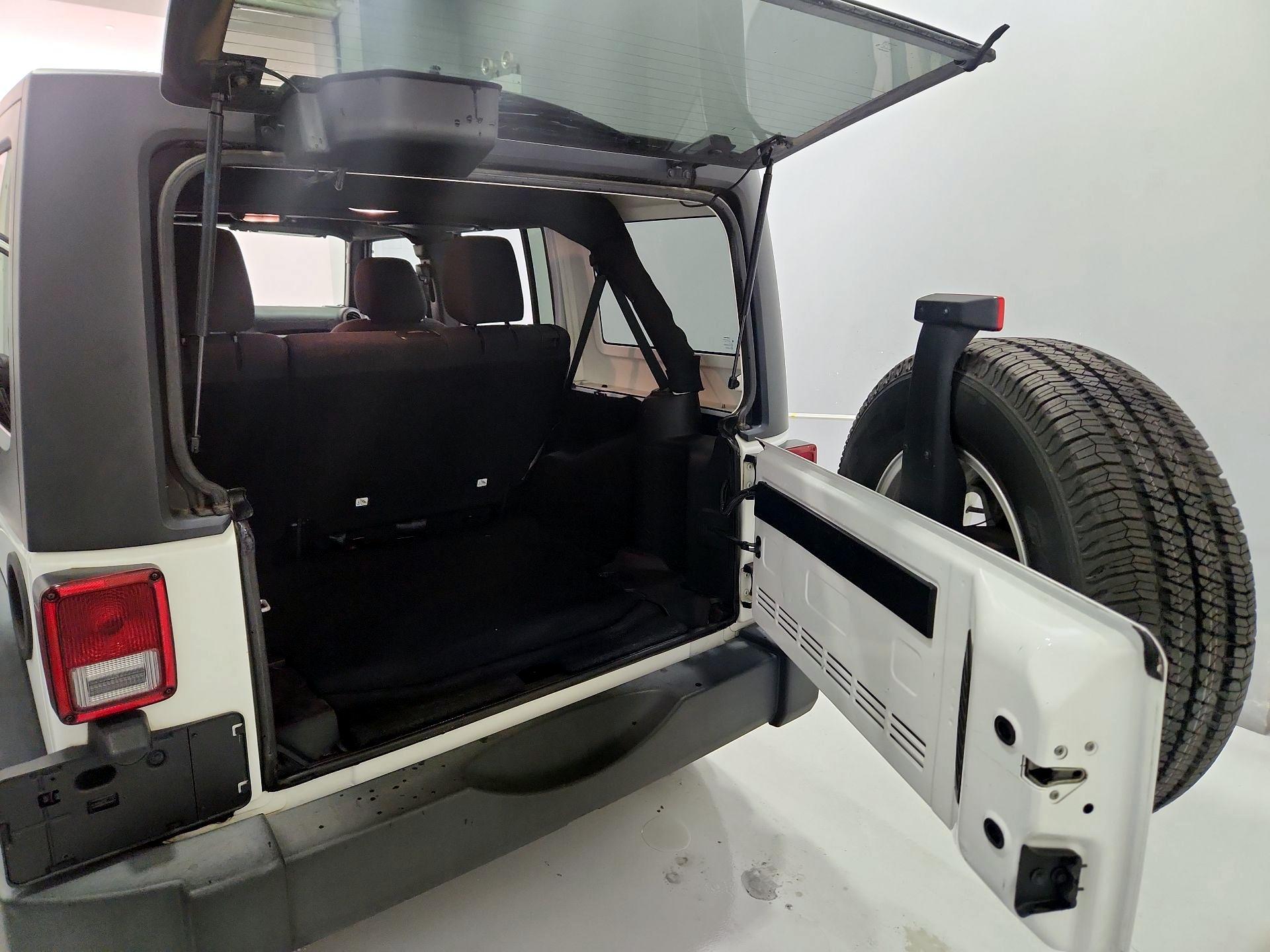 Thumbnail: 2018 Jeep Wrangler - 19