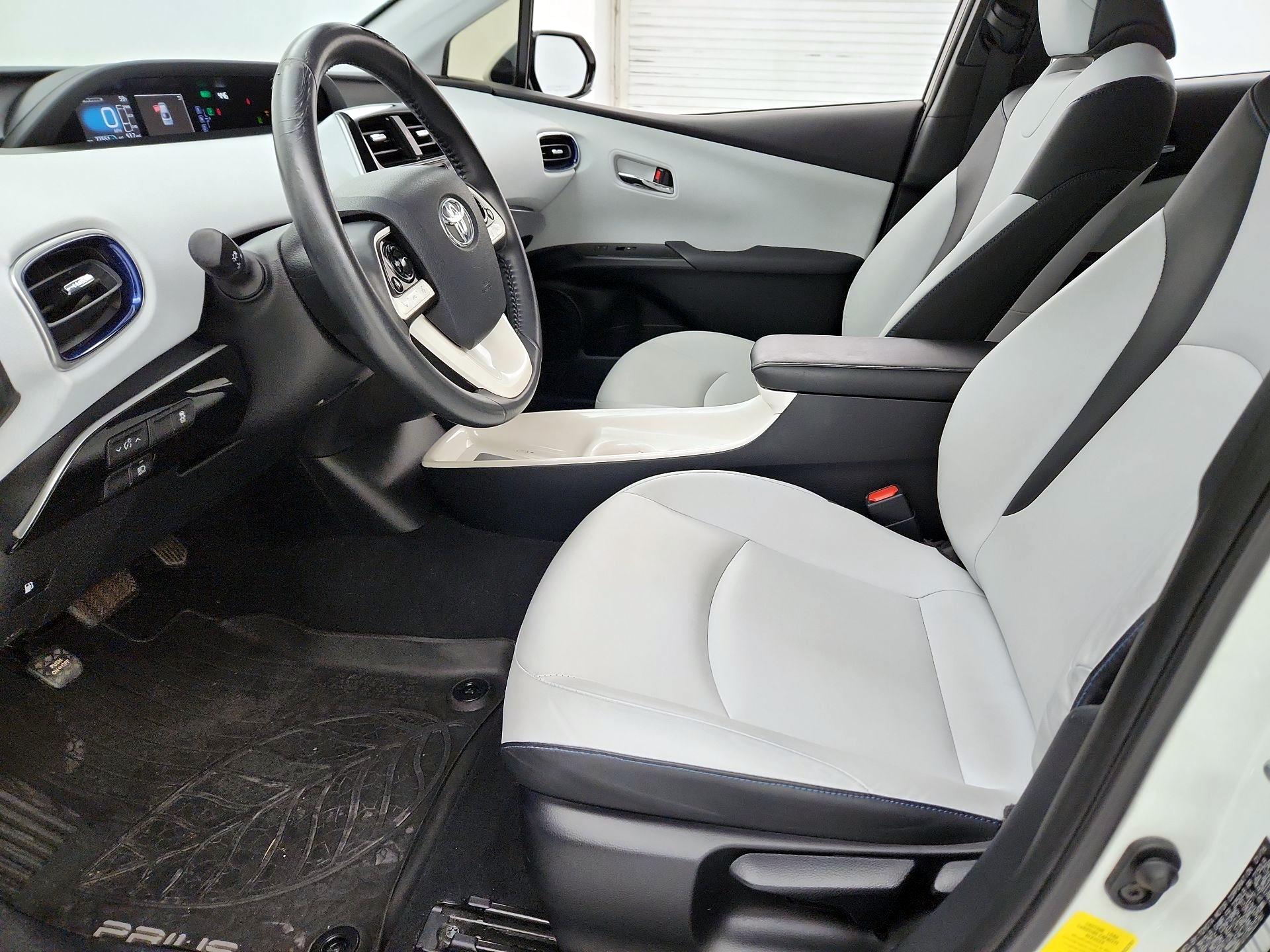 Thumbnail: 2016 Toyota Prius - 11