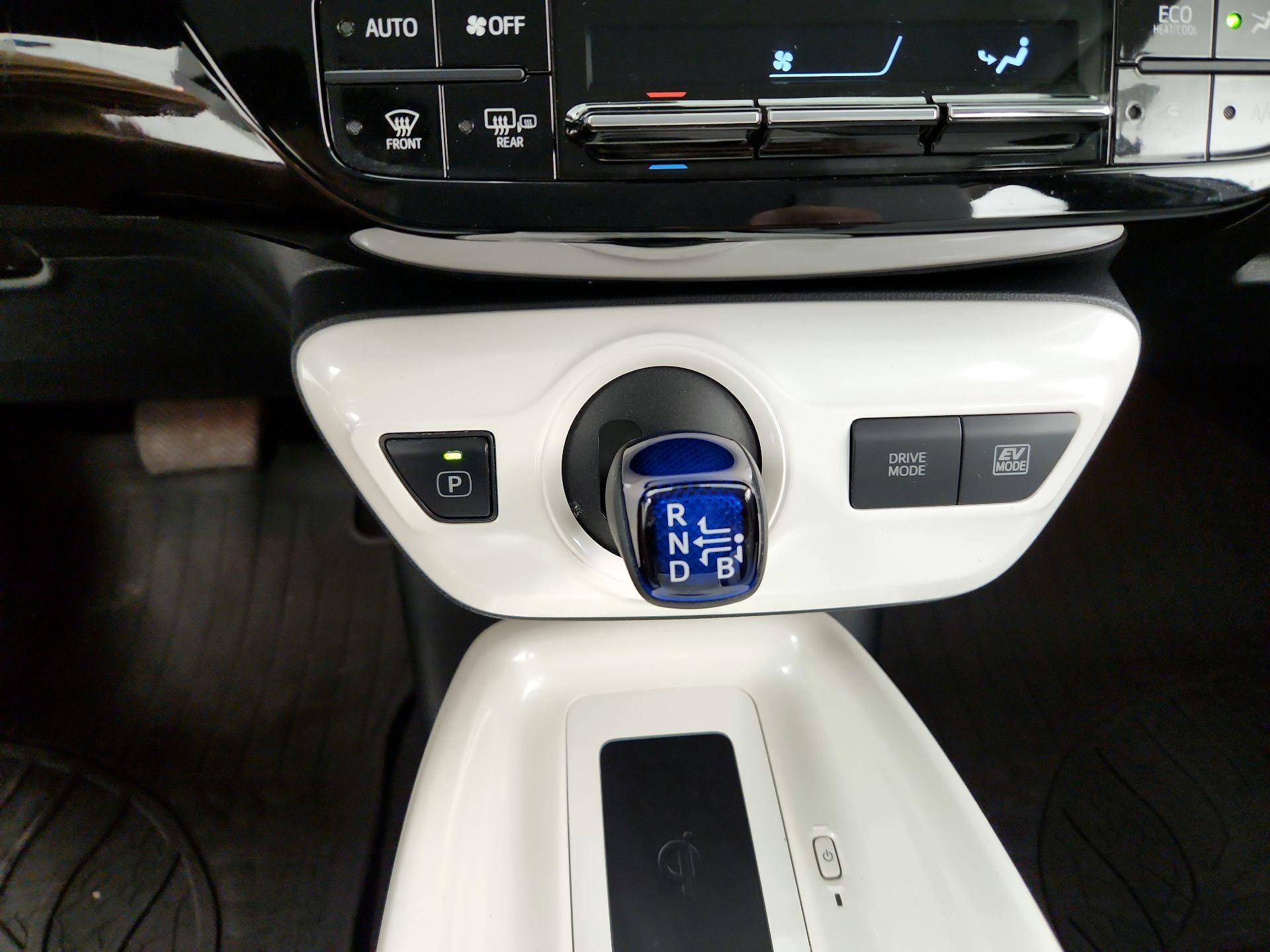 Thumbnail: 2016 Toyota Prius - 18