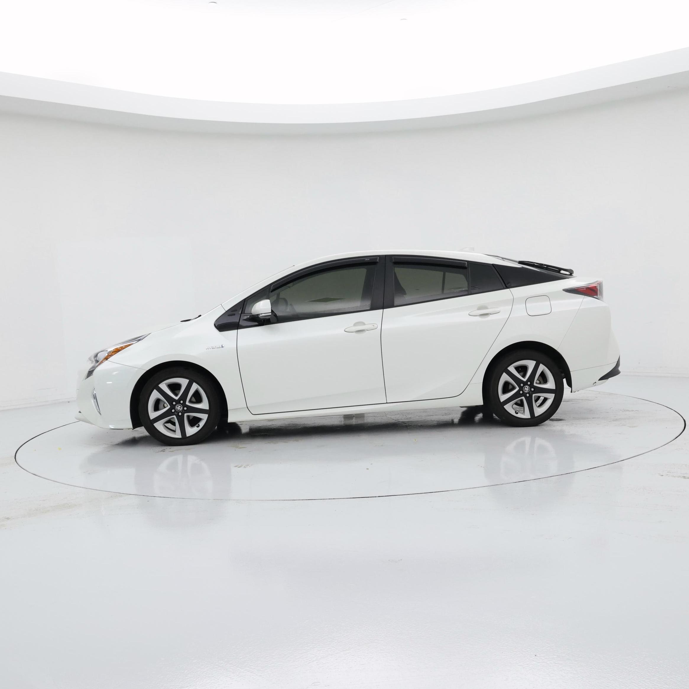 Thumbnail: 2016 Toyota Prius - 3