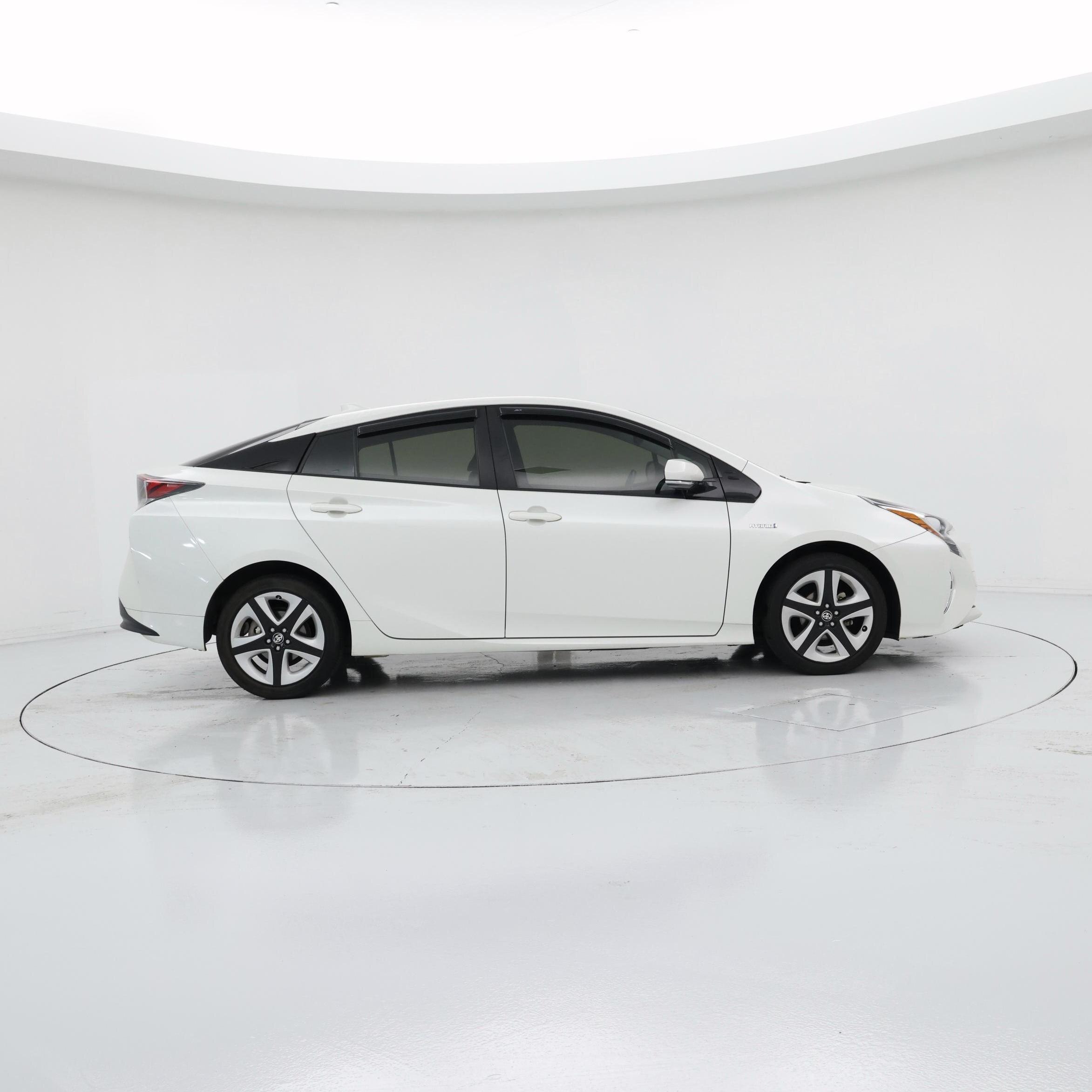 Thumbnail: 2016 Toyota Prius - 7